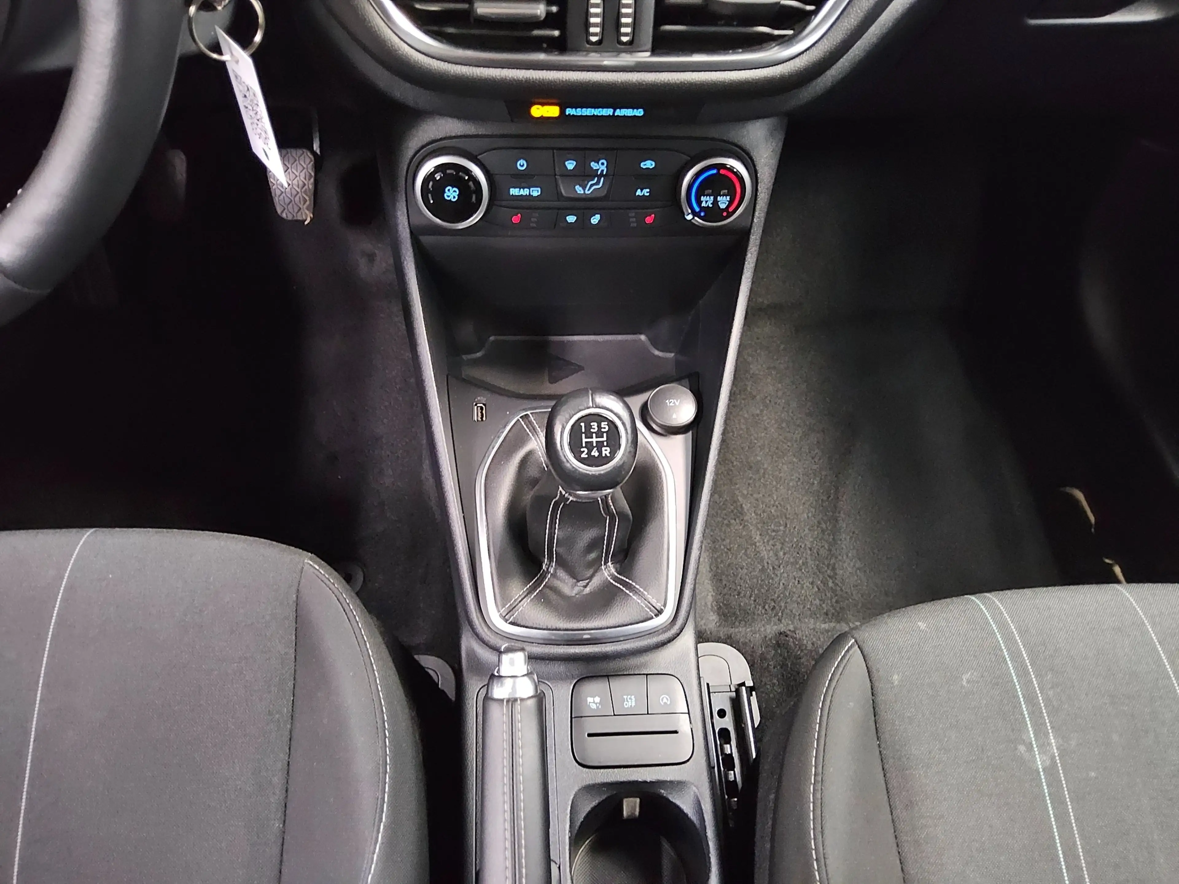 Ford Fiesta — photo 6