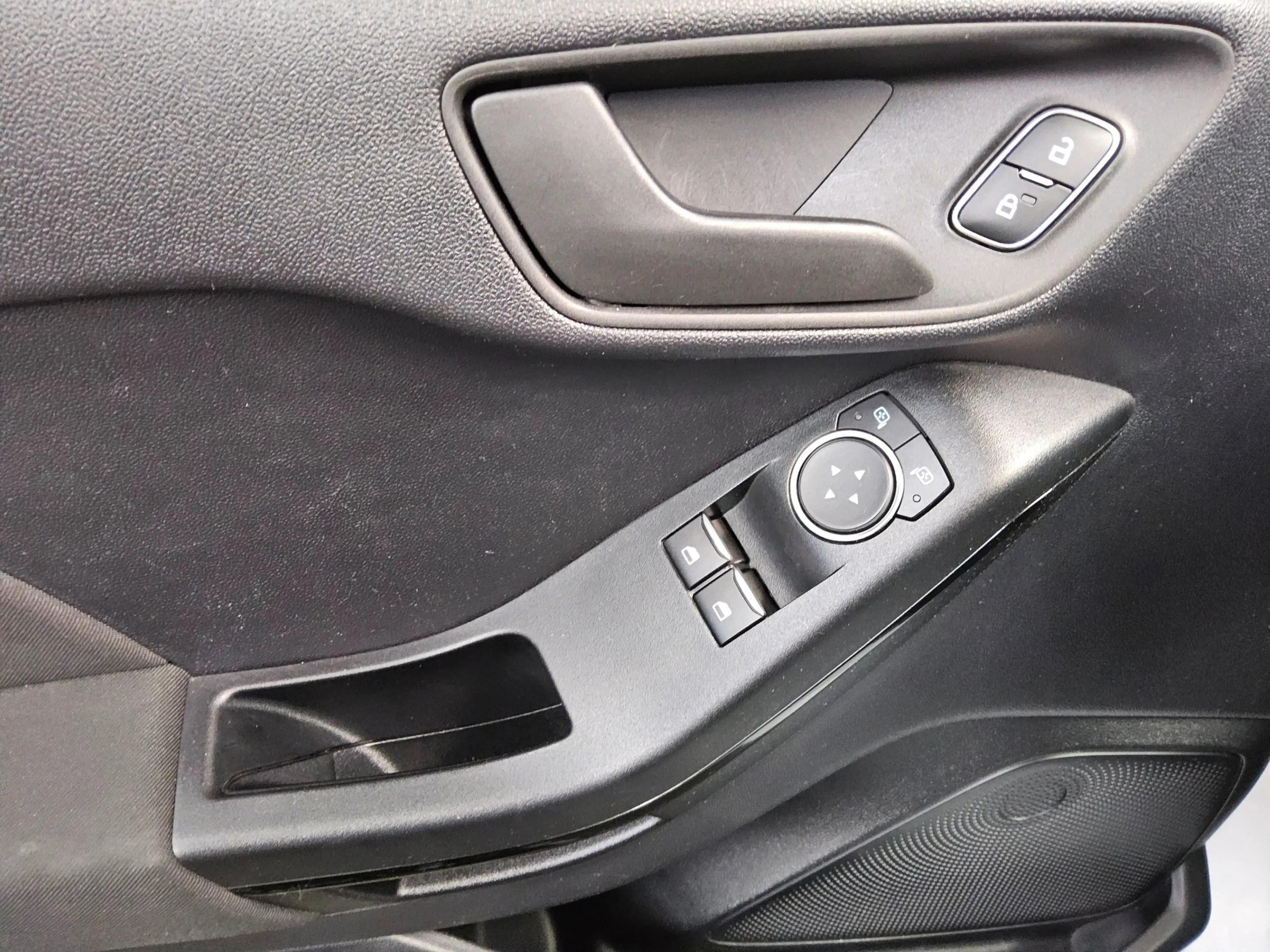 Ford Fiesta — photo 9