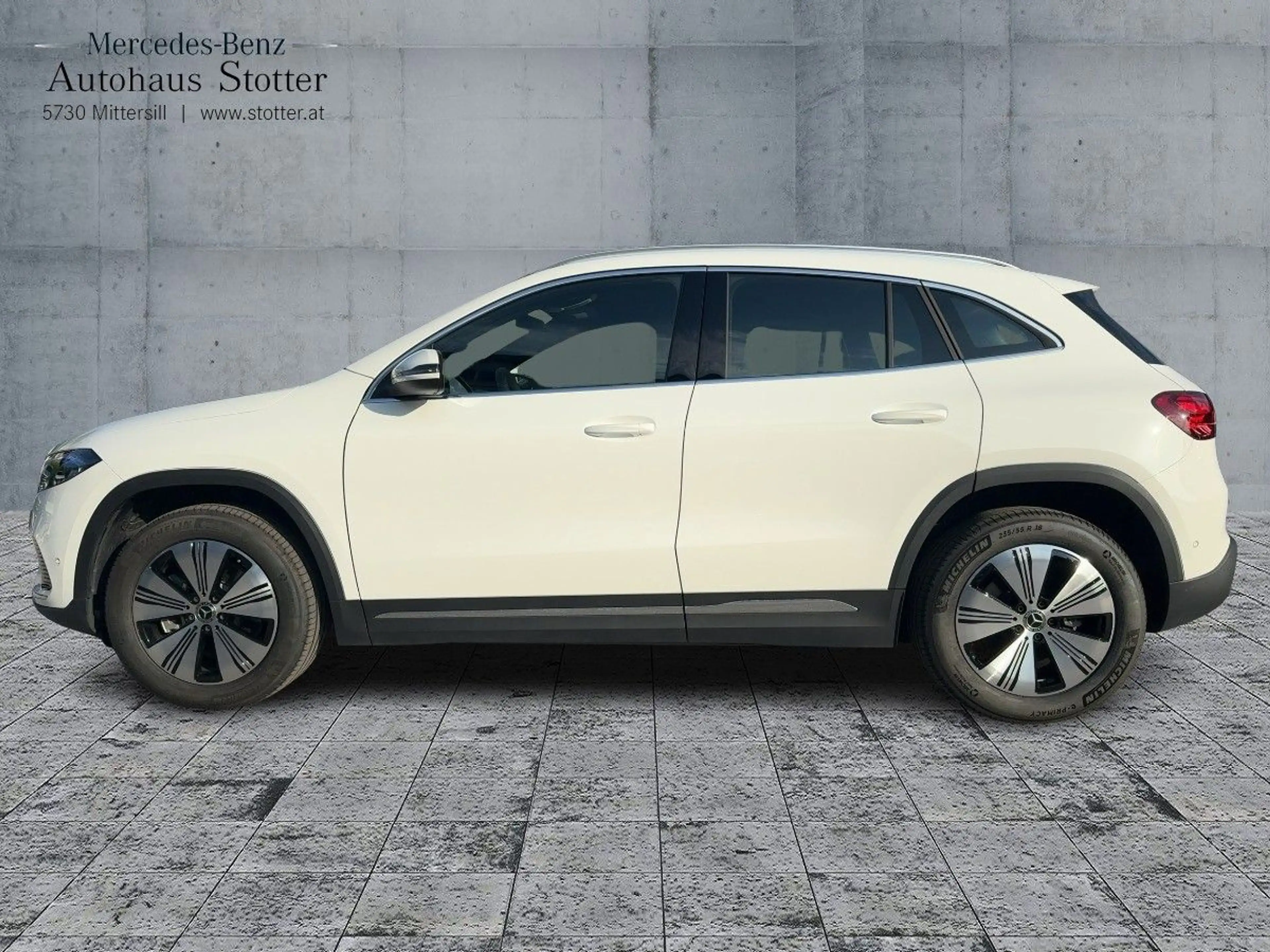 Mercedes-Benz EQA 250 + *Ambiente*Navi* — photo 4
