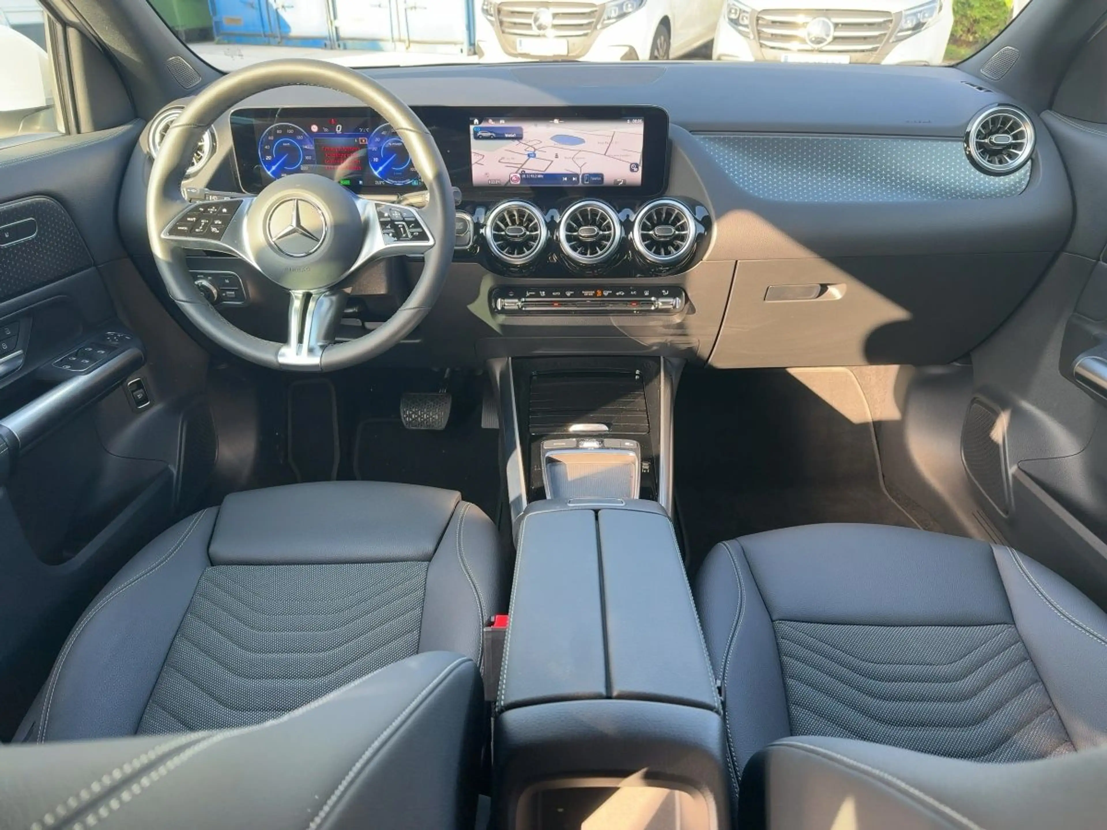 Mercedes-Benz EQA 250 + *Ambiente*Navi* — photo 7