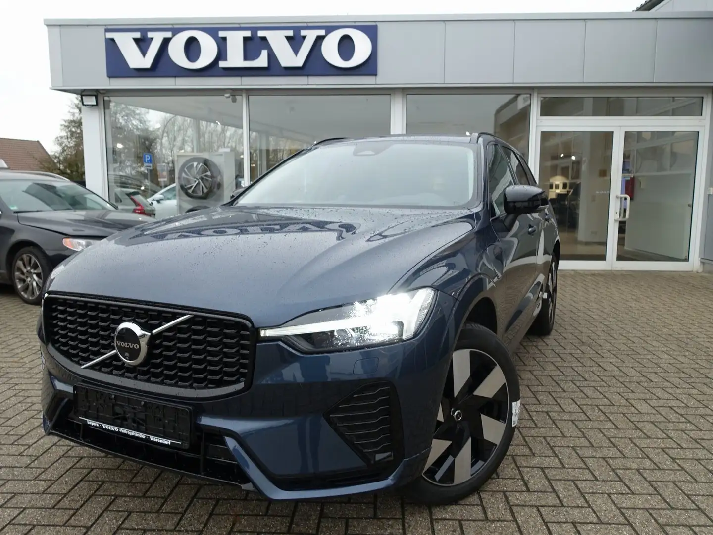 Volvo XC60 Ultra T8 AWD/Massage/Pano/360°/B&W/AHK Blau - 1
