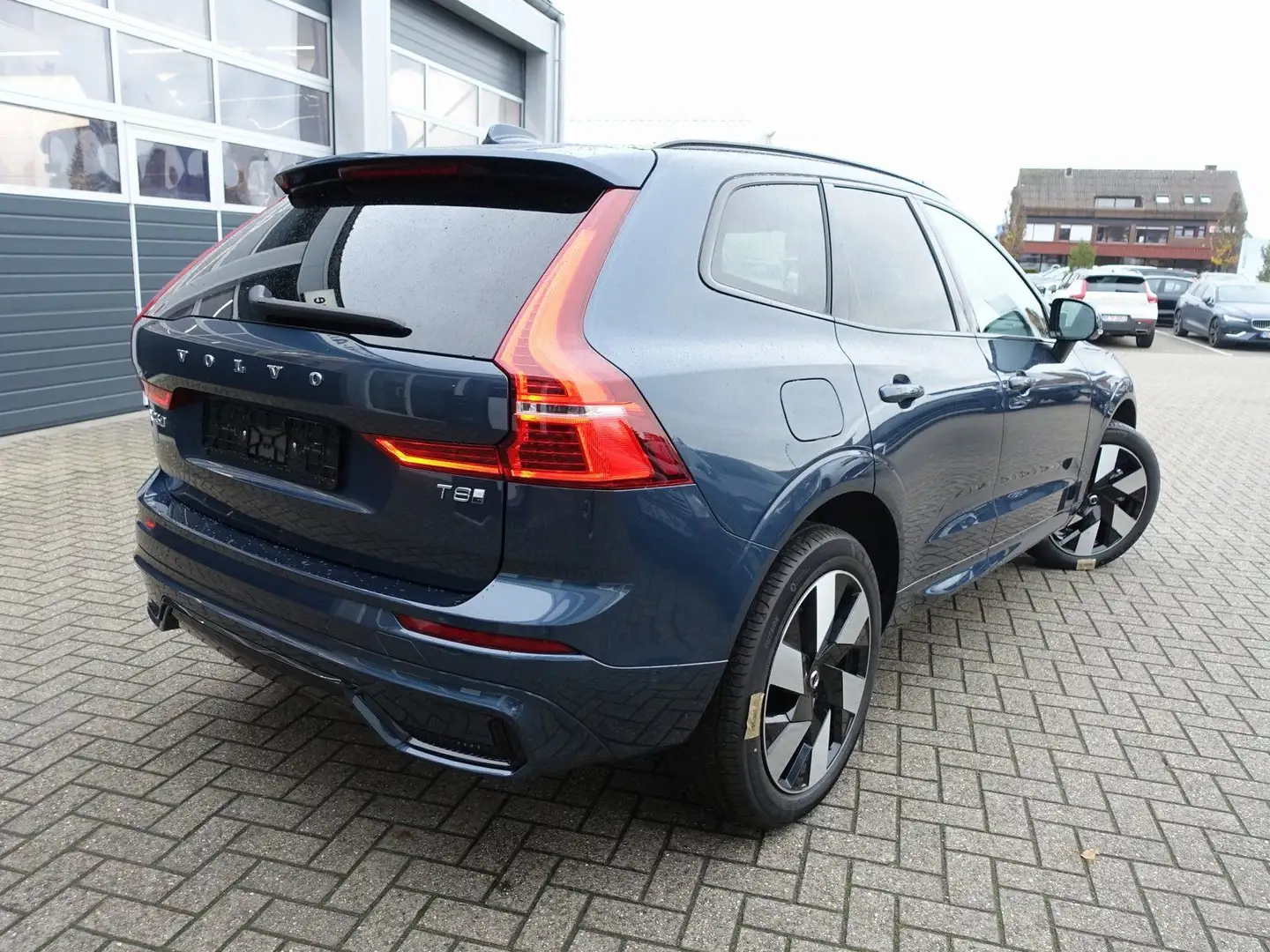 Volvo XC60 Ultra T8 AWD/Massage/Pano/360°/B&W/AHK Blau - 2