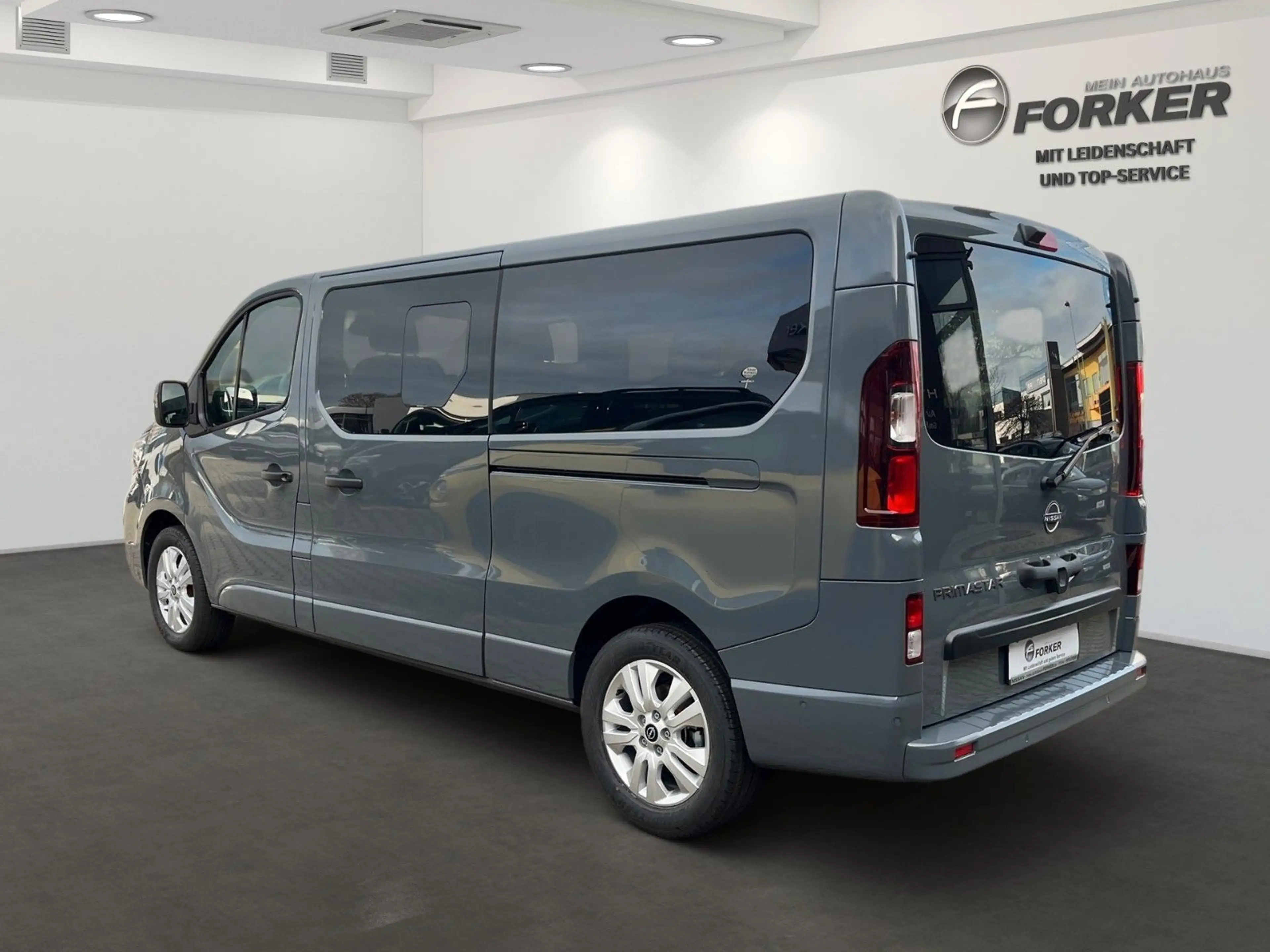 Nissan Primastar Kombi L2H1 AT Navi Tekna 8-sitzer — photo 4