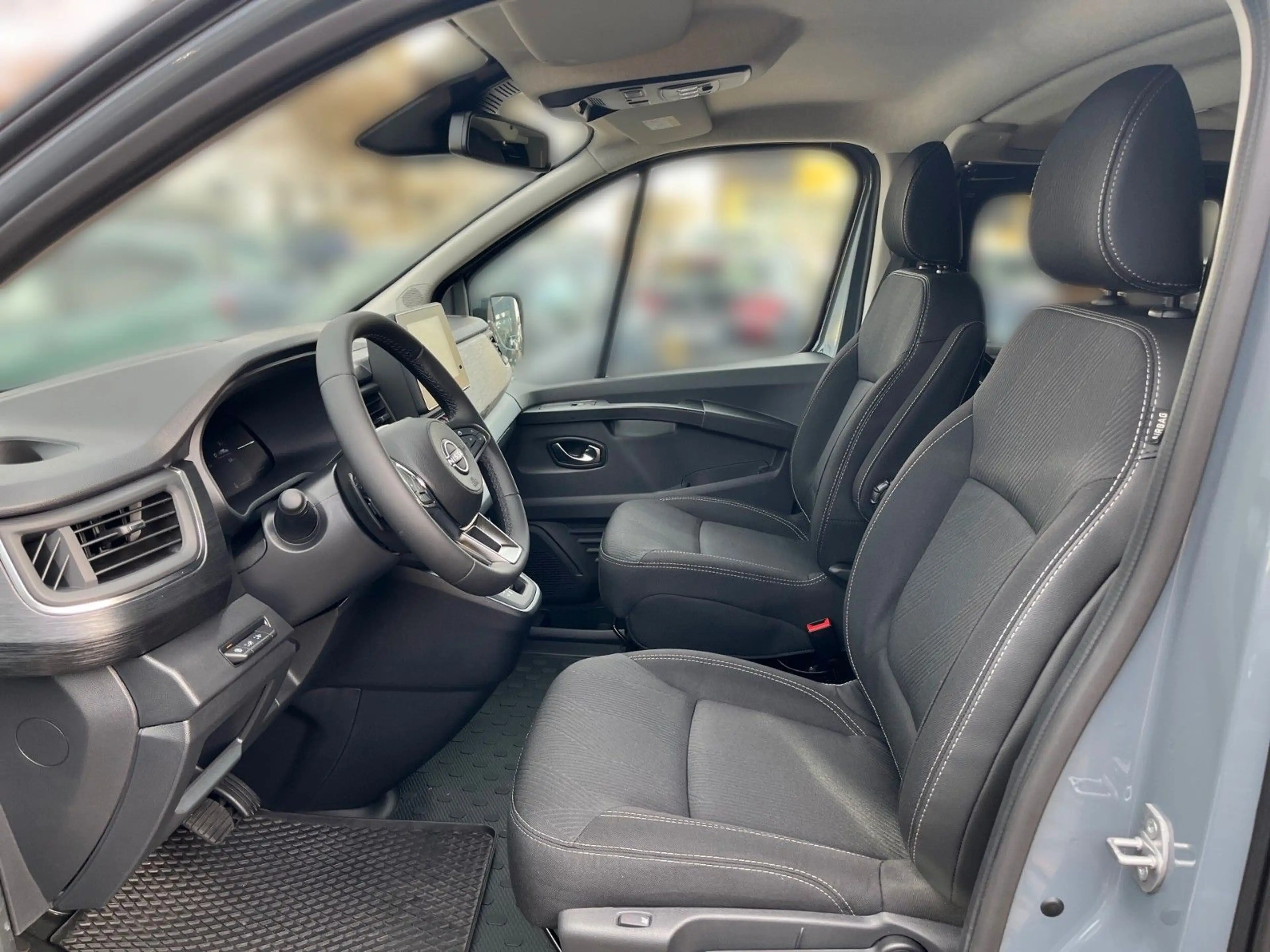 Nissan Primastar Kombi L2H1 AT Navi Tekna 8-sitzer — photo 6