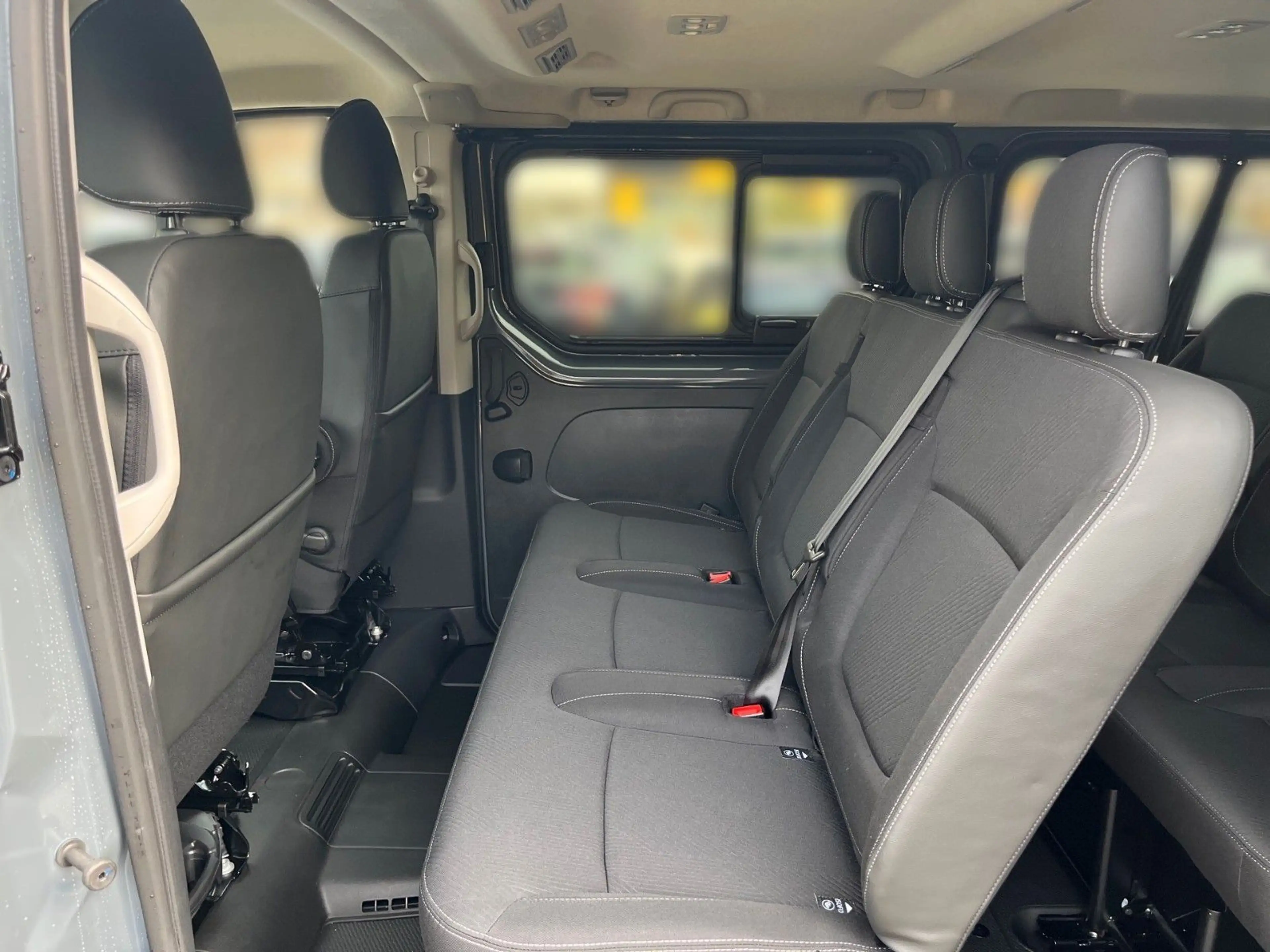 Nissan Primastar Kombi L2H1 AT Navi Tekna 8-sitzer — photo 7