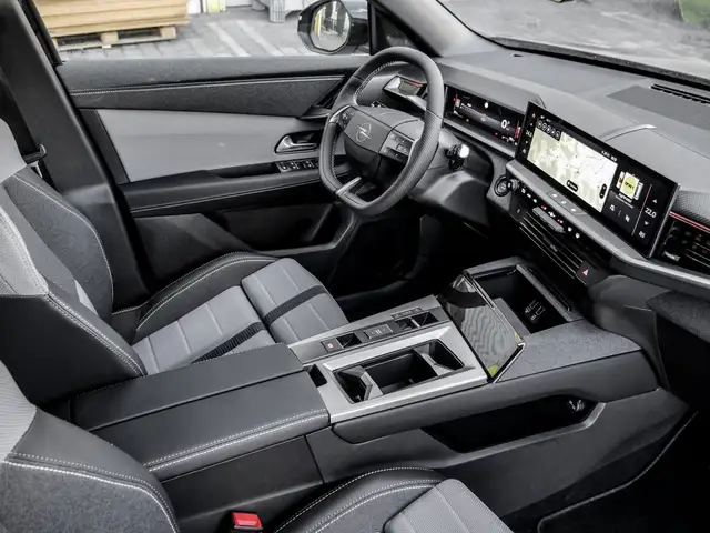 Opel Grandland view 3