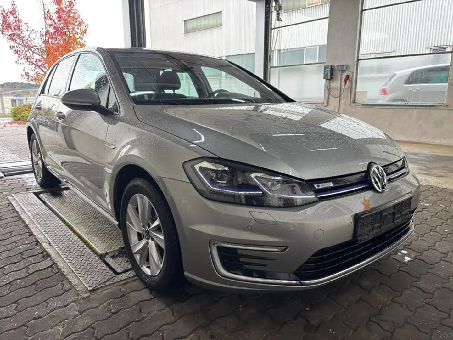 Volkswagen Golf E- Wärmepumpe/ CCS /ACC/Dynaudio Silber - 2
