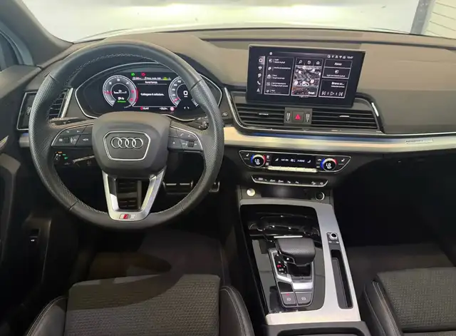 Audi Q5 view 10