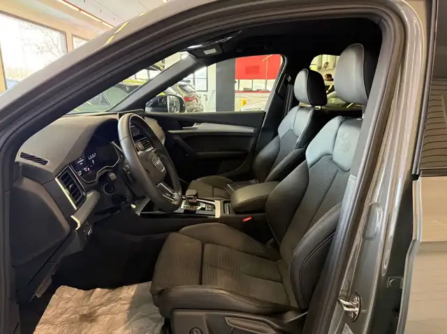 Audi Q5 view 8