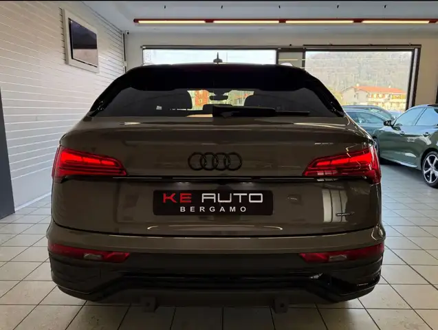 Audi Q5 view 6