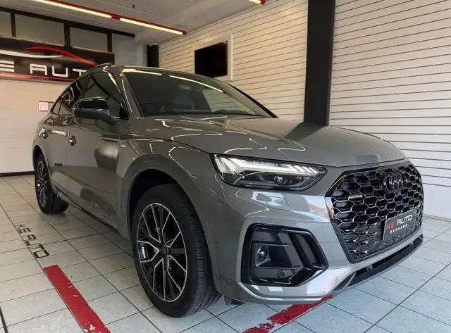 Audi Q5 view 3