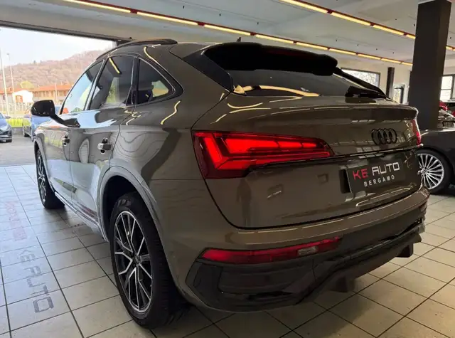 Audi Q5 view 4