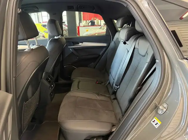 Audi Q5 view 9