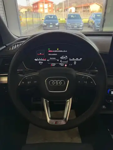 Audi Q5 view 11