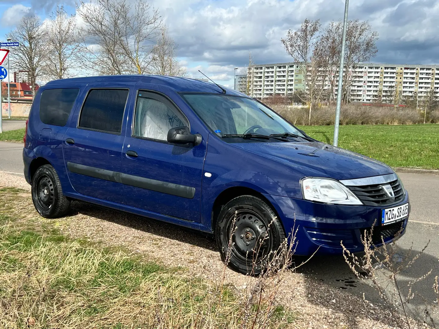 Dacia Logan MCV 1.4 Blau - 1