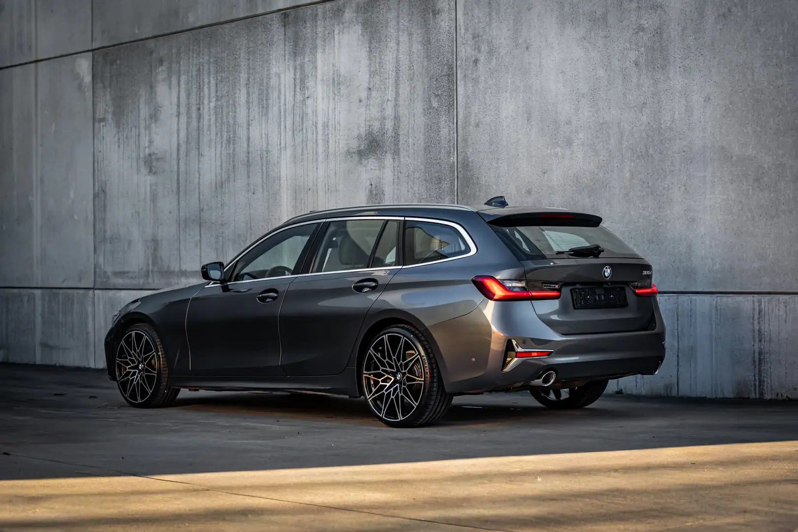 BMW 320 320D*M*LOOK Gris - 2