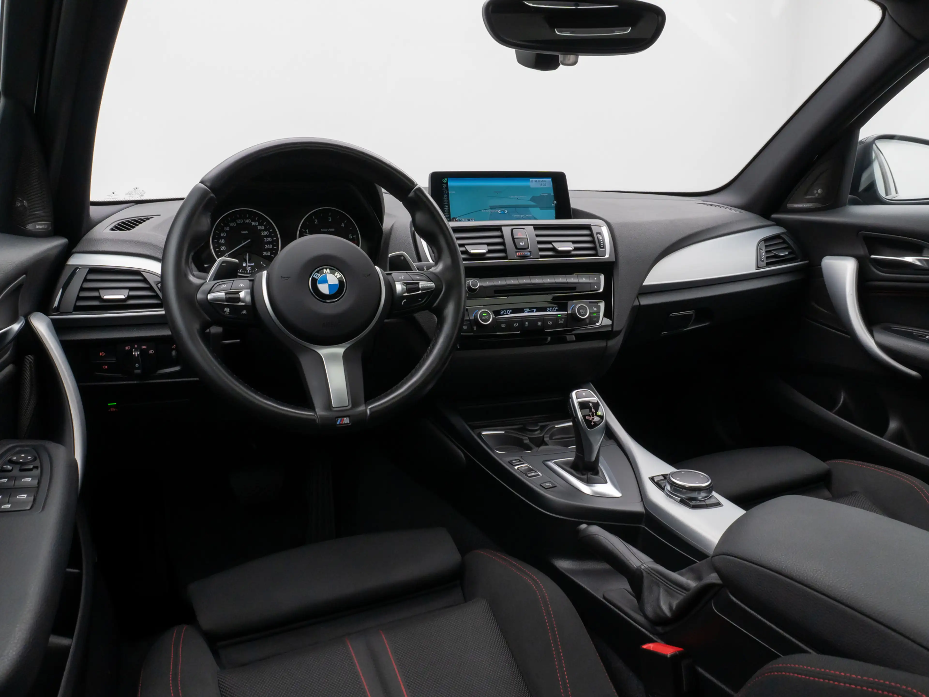 BMW 120 Sport Line Glasdach H K PDC LED Komfort — photo 36