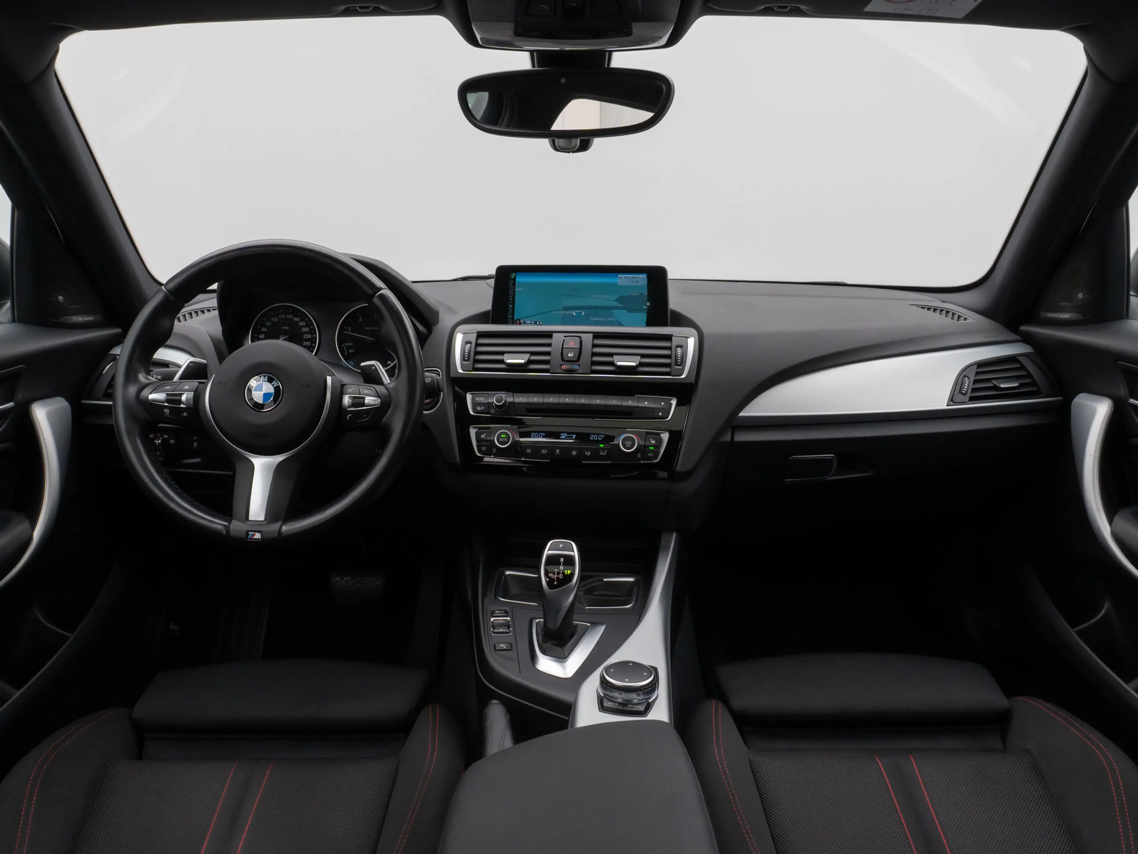 BMW 120 Sport Line Glasdach H K PDC LED Komfort — photo 37