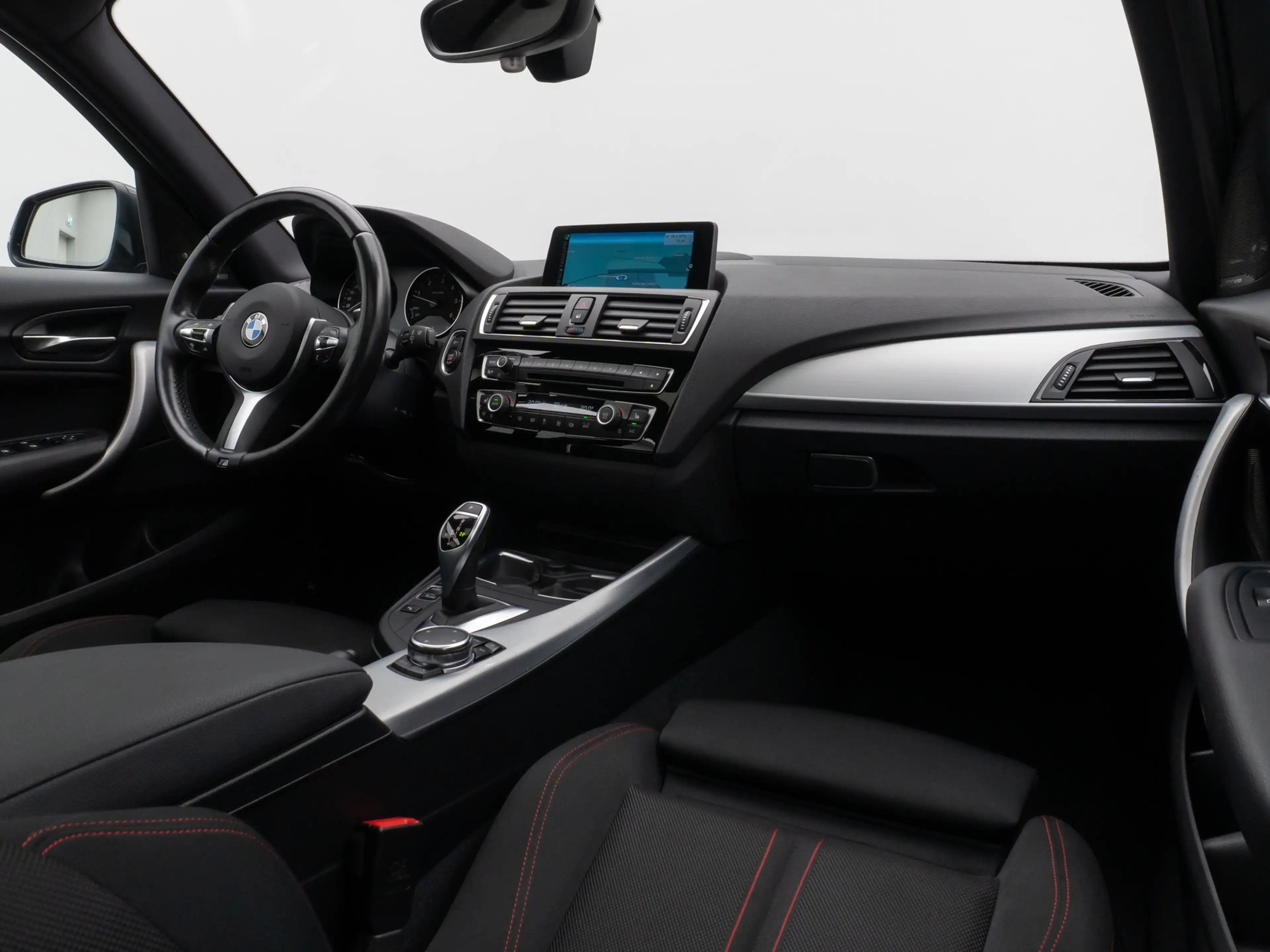 BMW 120 Sport Line Glasdach H K PDC LED Komfort — photo 38