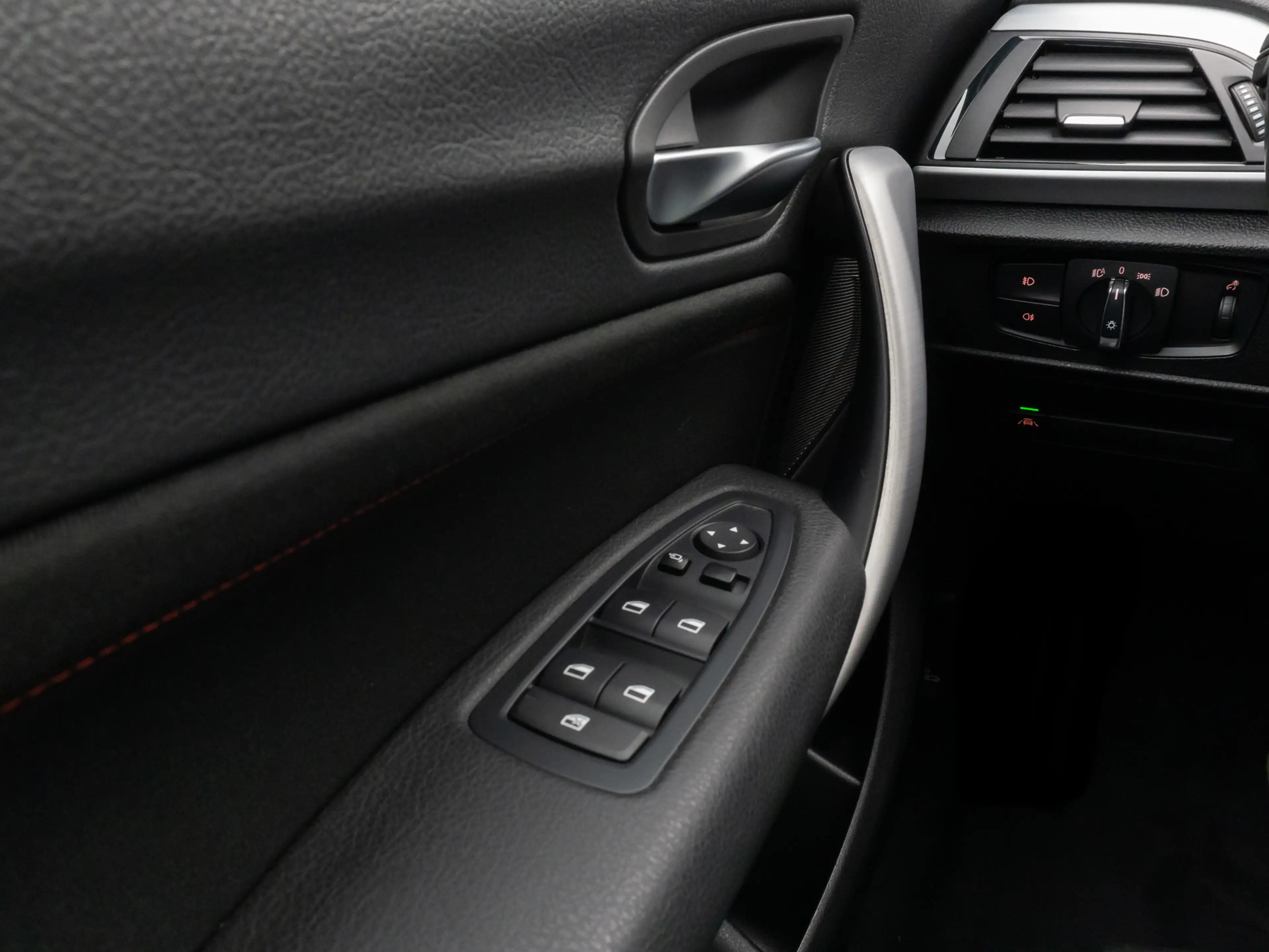 BMW 120 Sport Line Glasdach H K PDC LED Komfort — photo 32