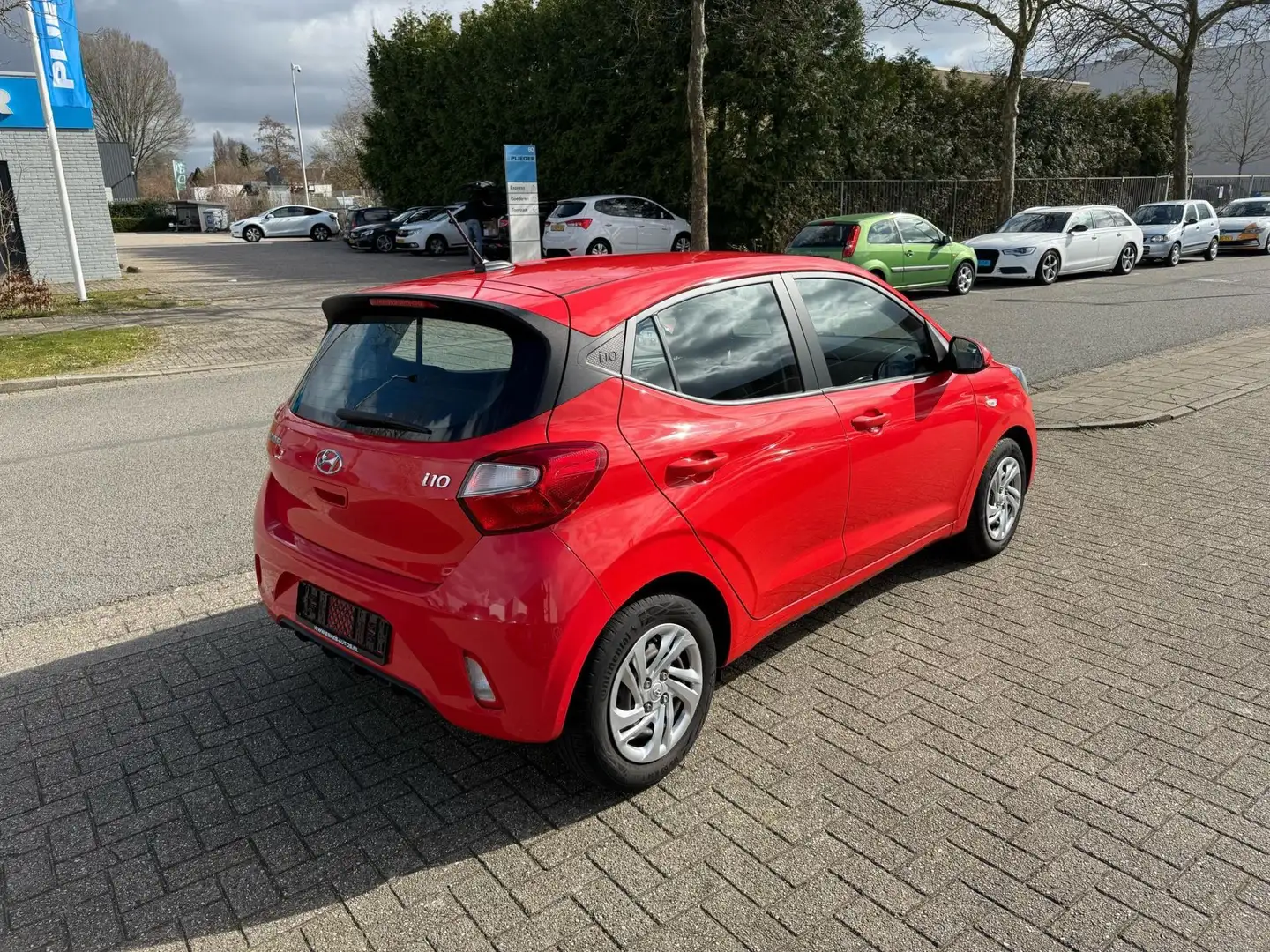 Hyundai i10 1.0 Comfort, Navigatie, Airco, 12 mnd Garantie Rood - 2