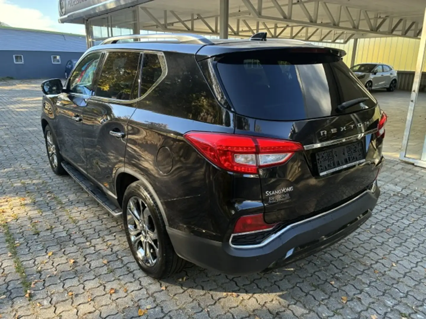 SsangYong Rexton Road 2,2 4WD Aut. Road *TOP AUSSTATTUNG* Schwarz - 2