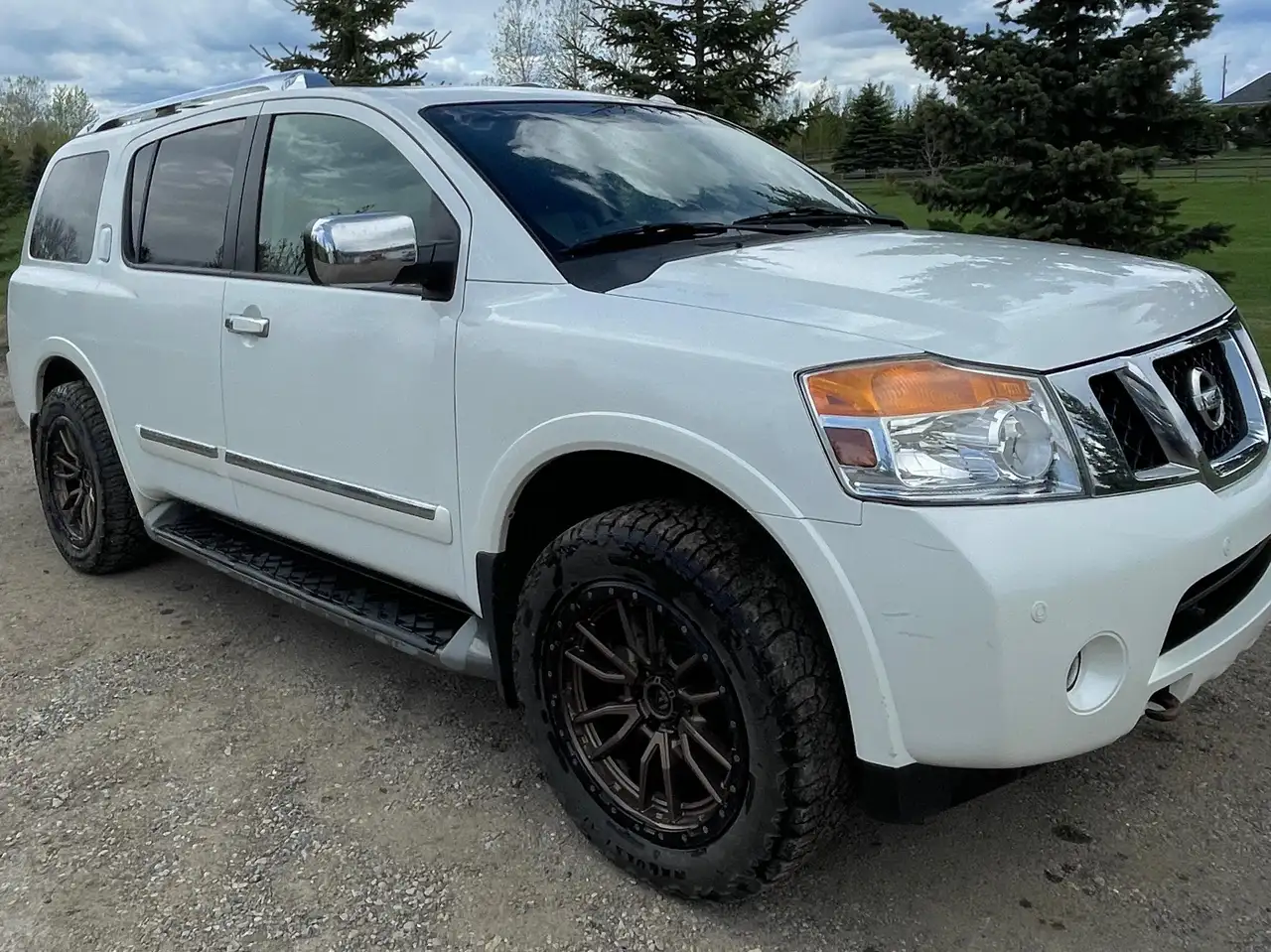 Nissan Armada снимка Nissan Armada