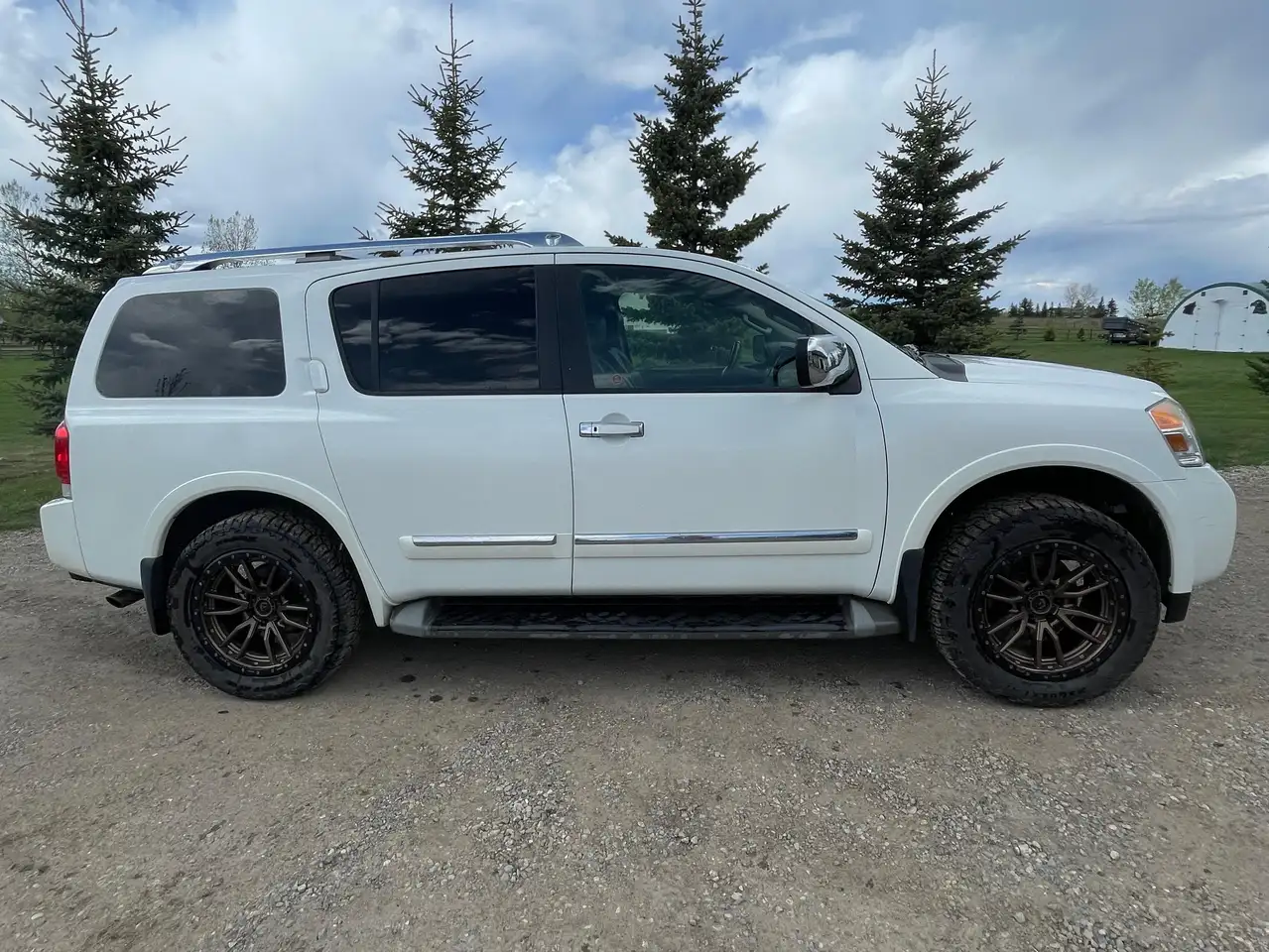 Nissan Armada снимка Nissan Armada