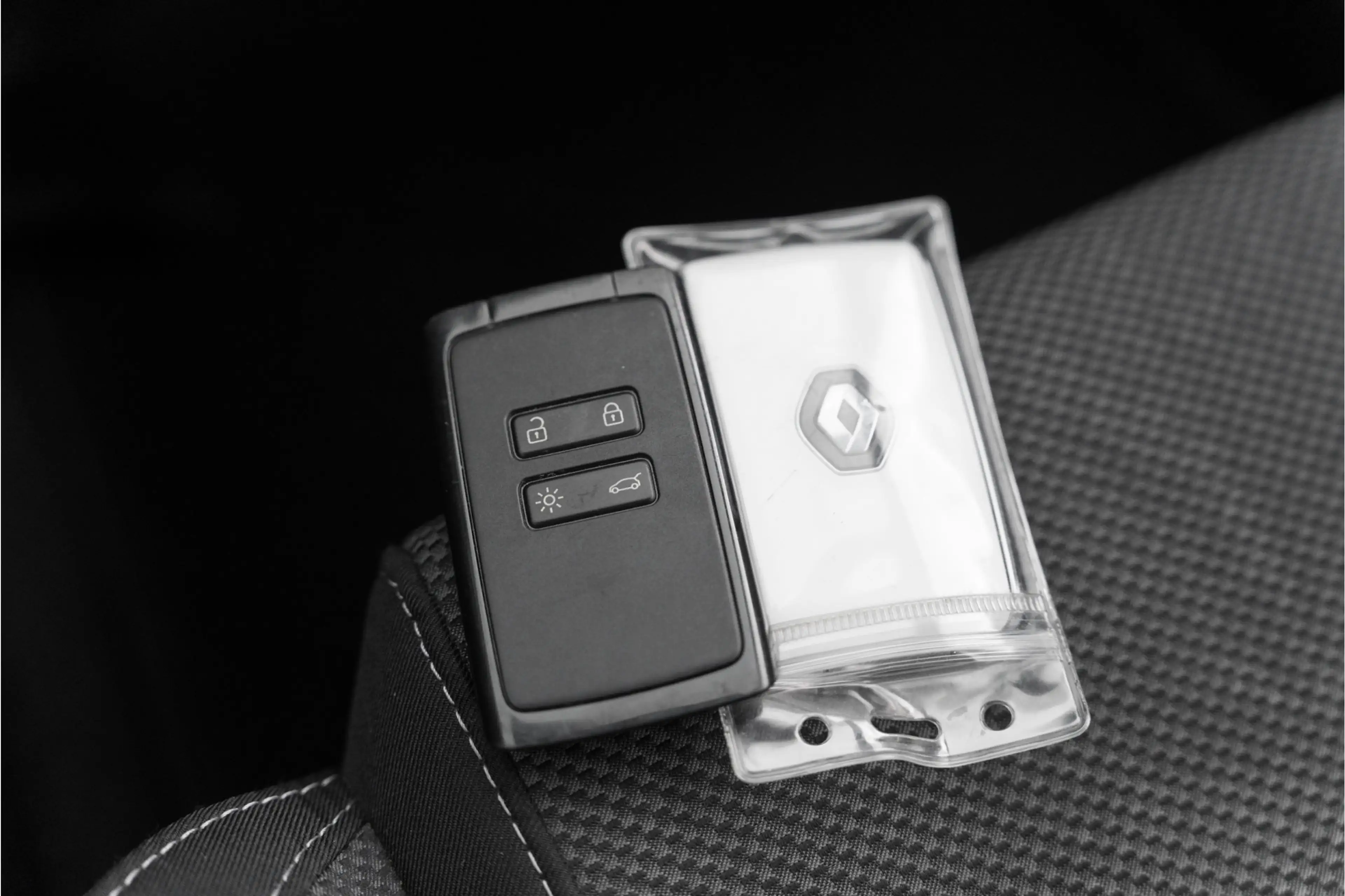 Renault Megane E-Tech Estate 1.6 Plug-In Hybrid 160 Equilibre — photo 24