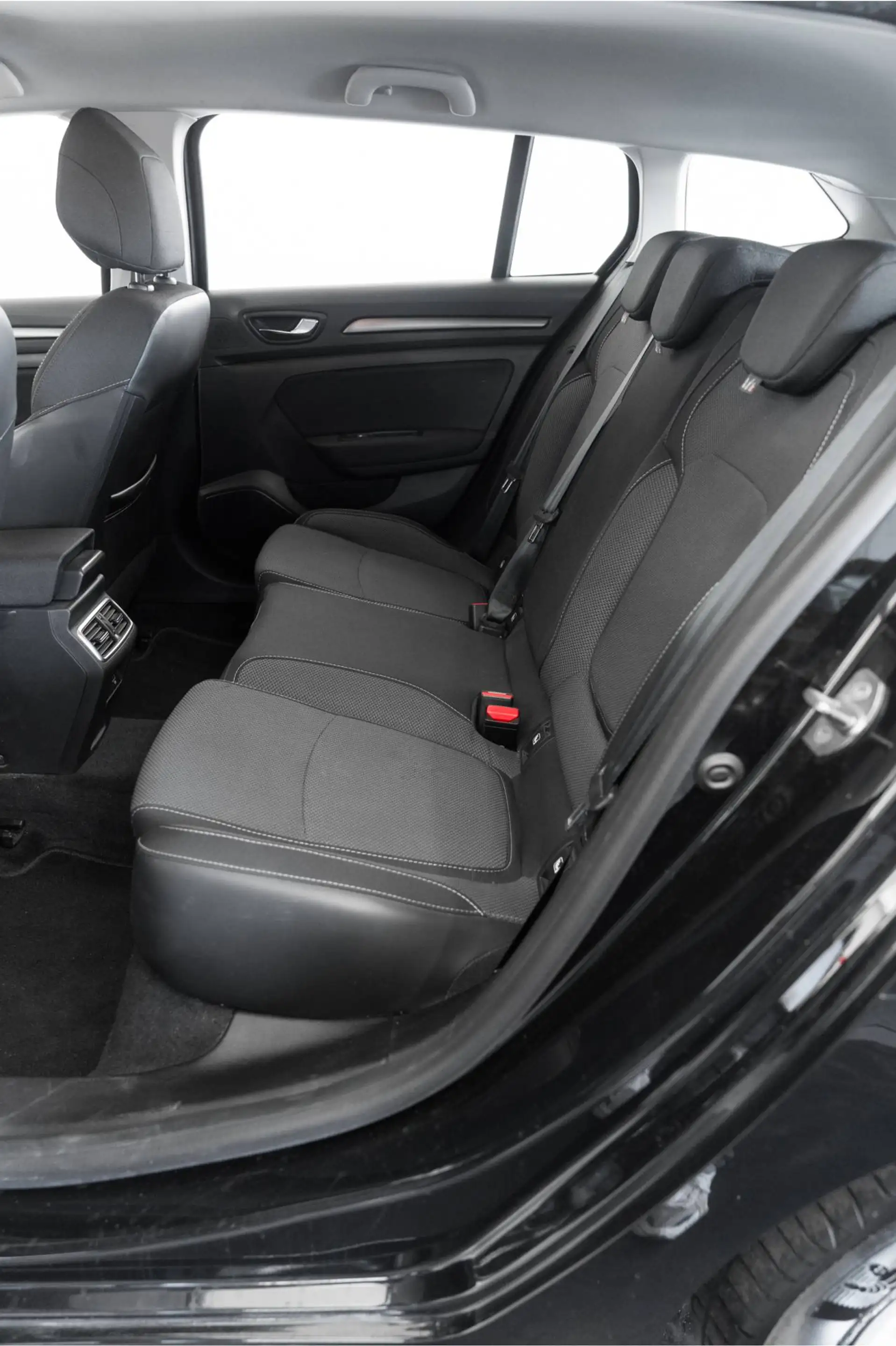 Renault Megane E-Tech Estate 1.6 Plug-In Hybrid 160 Equilibre — photo 19