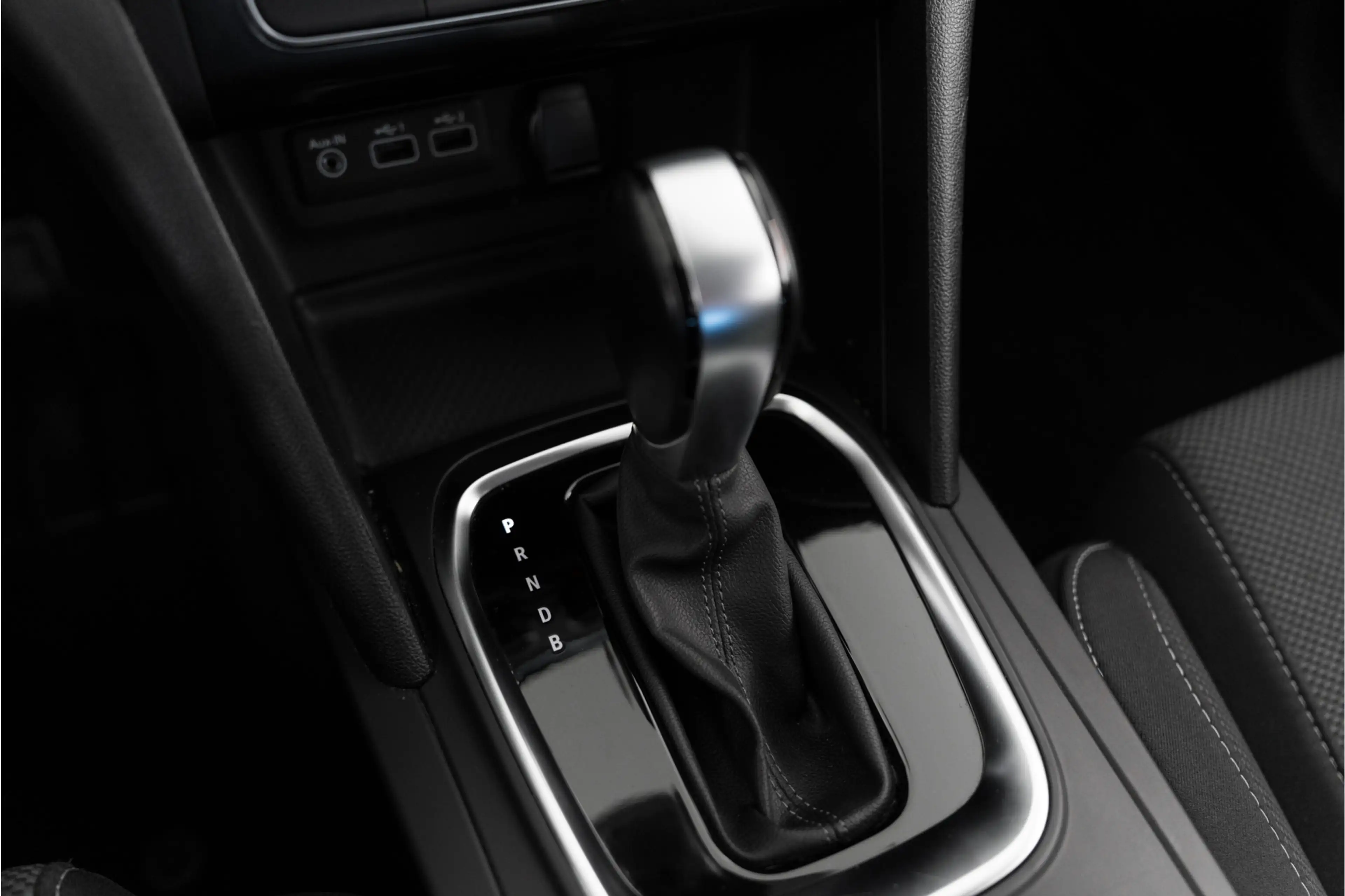 Renault Megane E-Tech Estate 1.6 Plug-In Hybrid 160 Equilibre — photo 15