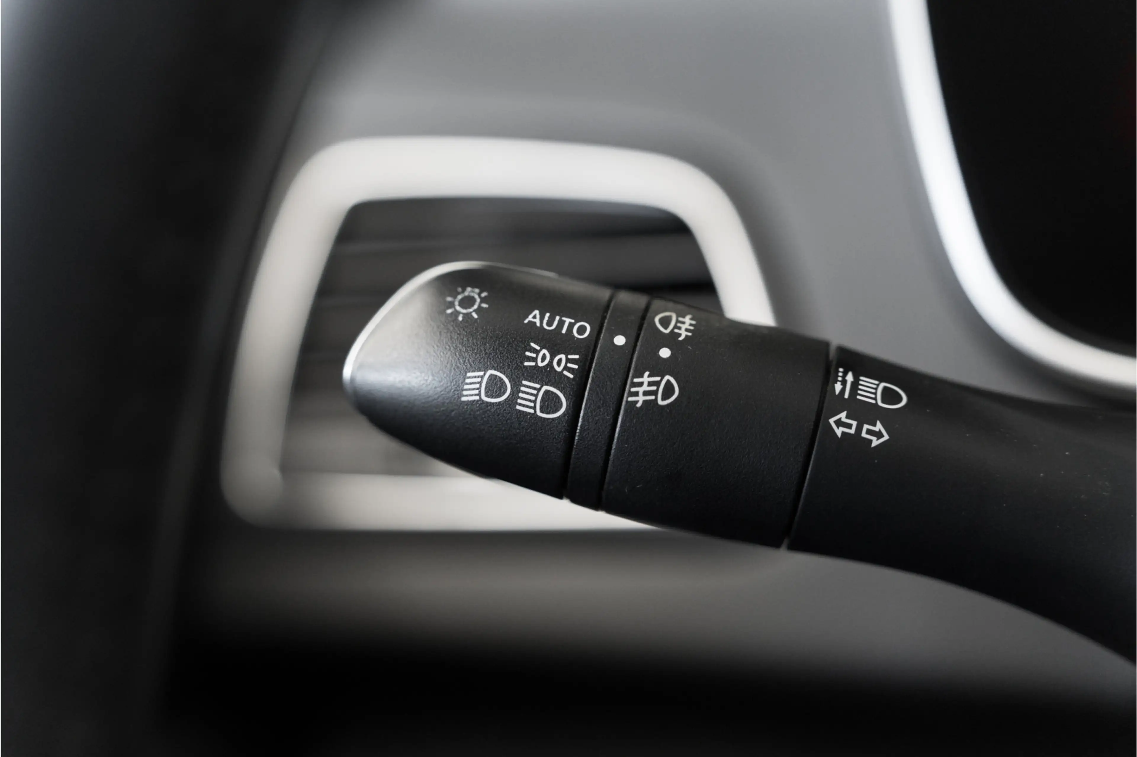 Renault Megane E-Tech Estate 1.6 Plug-In Hybrid 160 Equilibre — photo 27