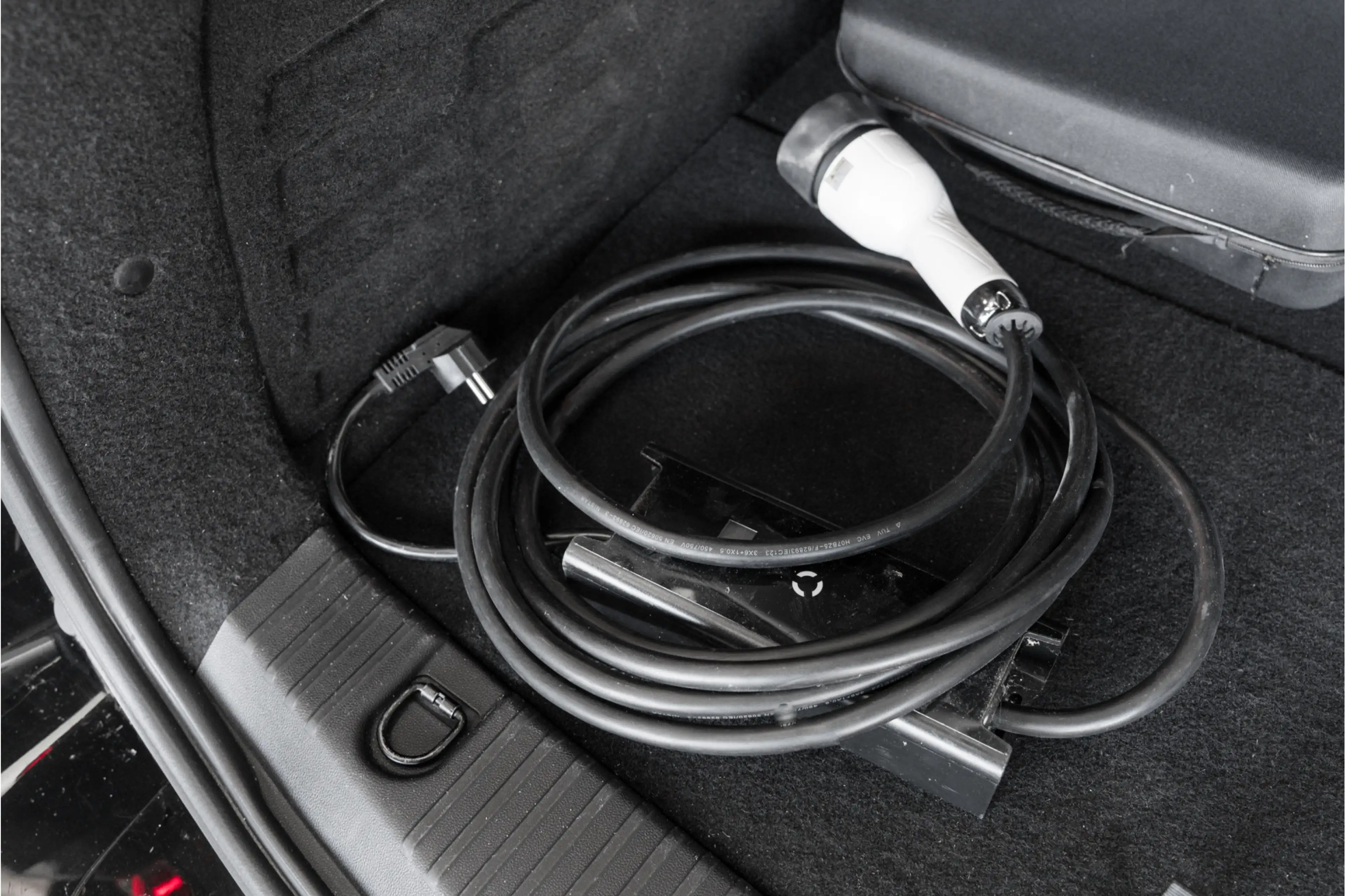 Renault Megane E-Tech Estate 1.6 Plug-In Hybrid 160 Equilibre — photo 31