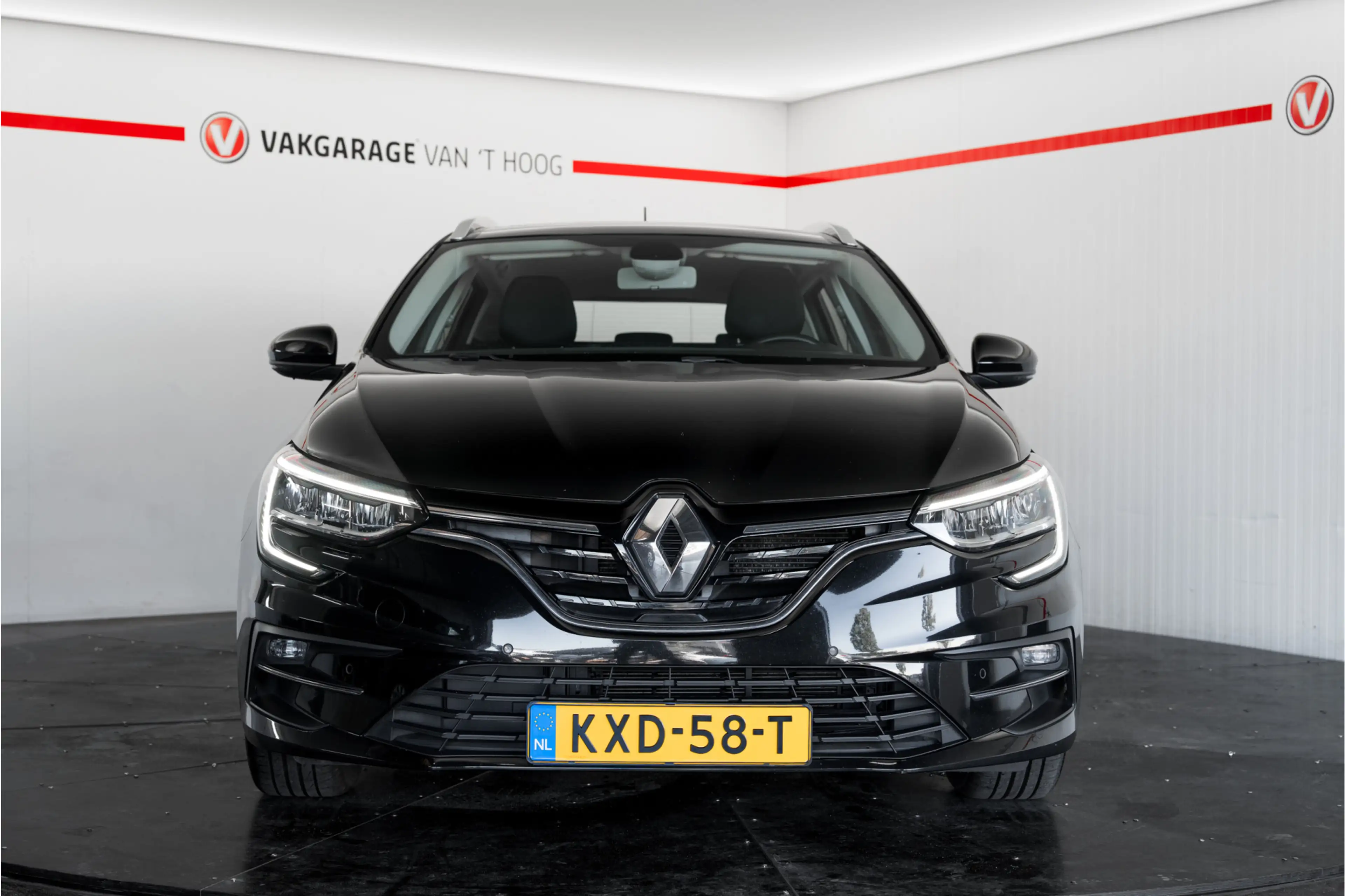 Renault Megane E-Tech Estate 1.6 Plug-In Hybrid 160 Equilibre — photo 3