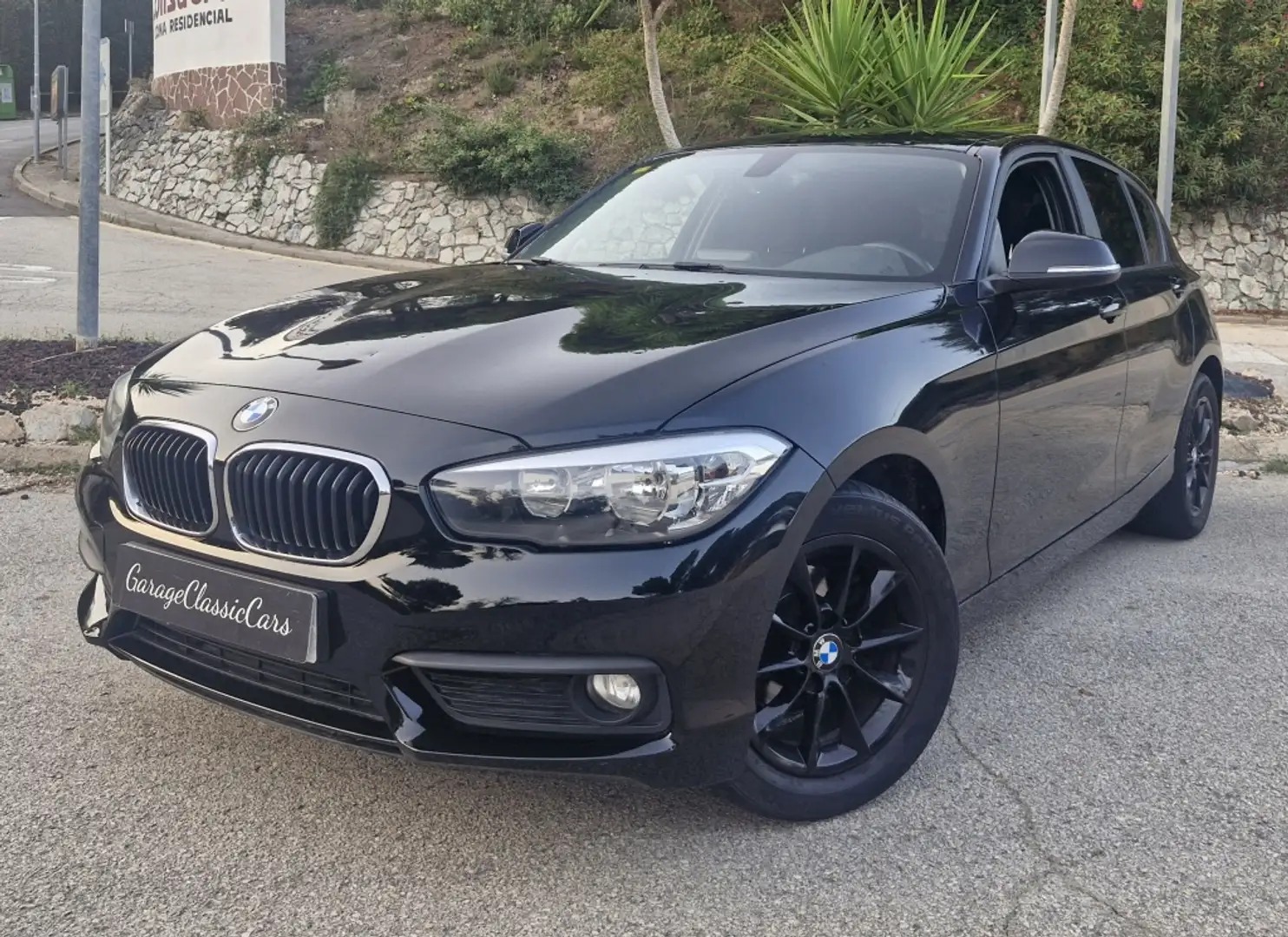 BMW 118 118i Schwarz - 1