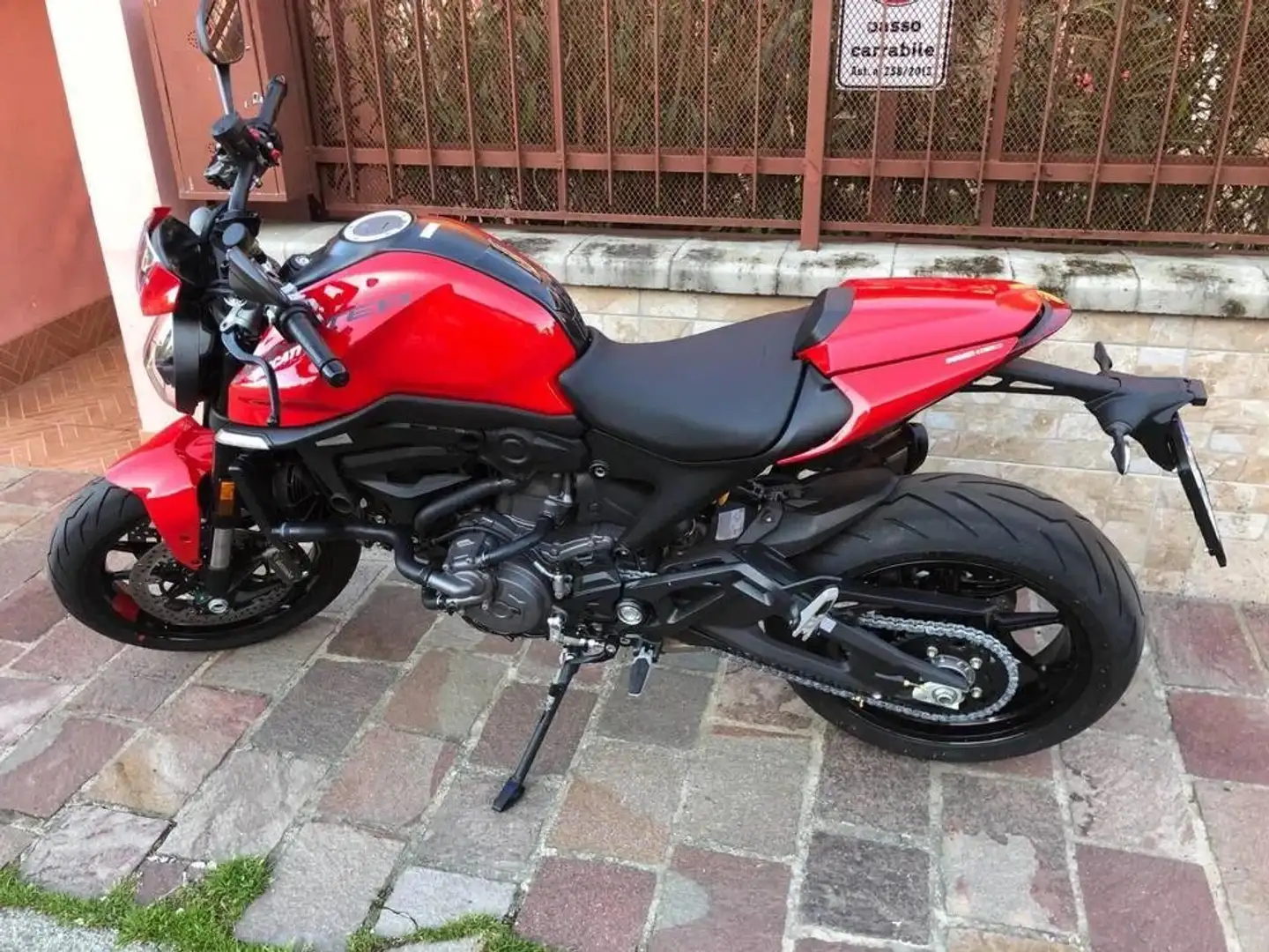 Ducati Monster 937 Roşu - 1