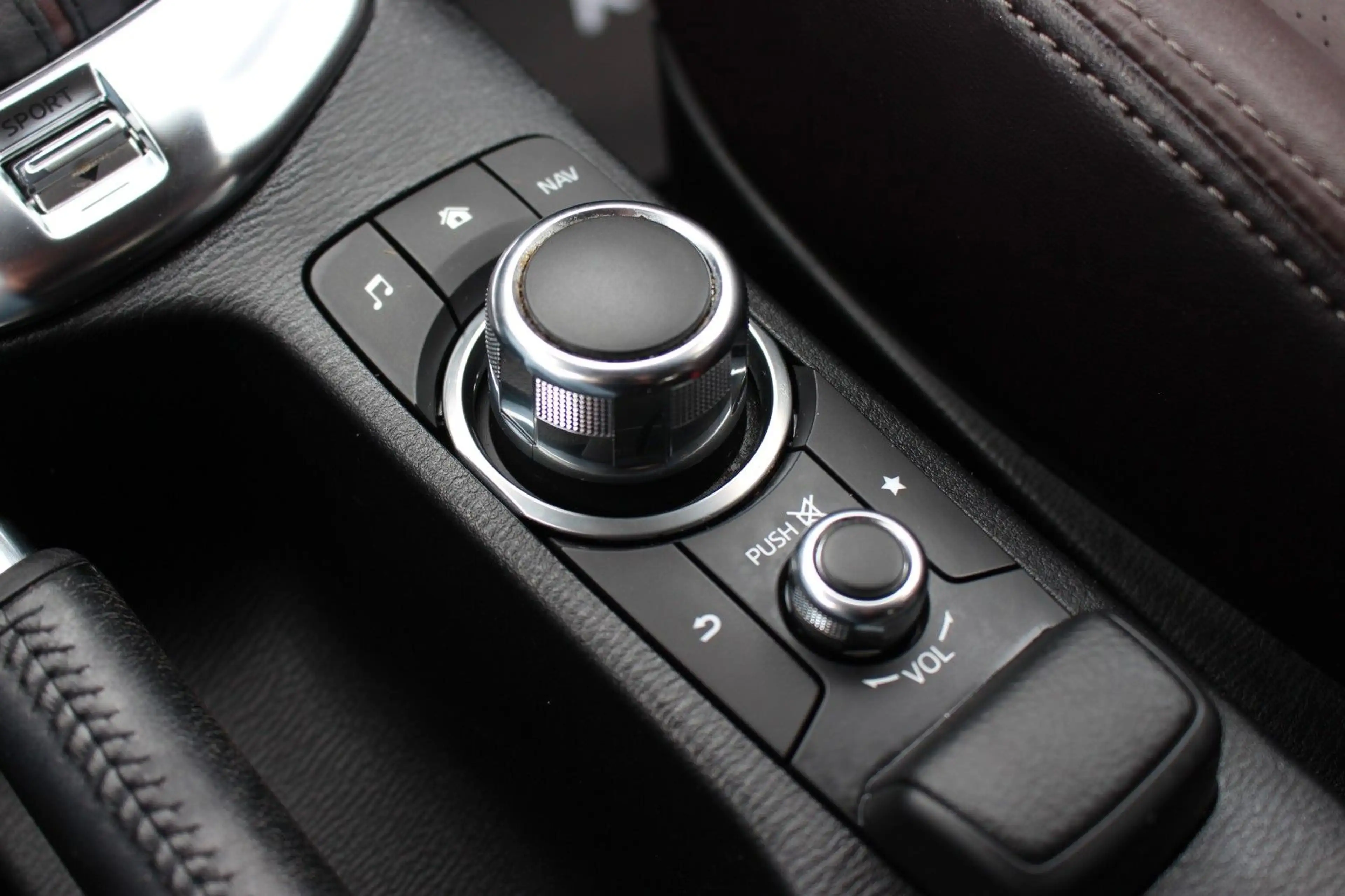 Mazda CX-3 2.0 KIZOKU Intense/SHEFT/KLIMA/NAVI/PDC/RCA — photo 15