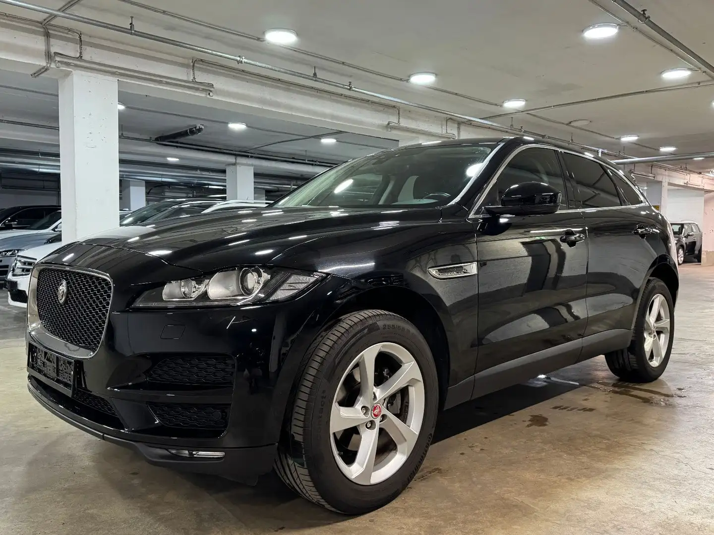 Jaguar F-Pace Pure Allrad~Navi~Klima~Xenon~Leder Schwarz - 1