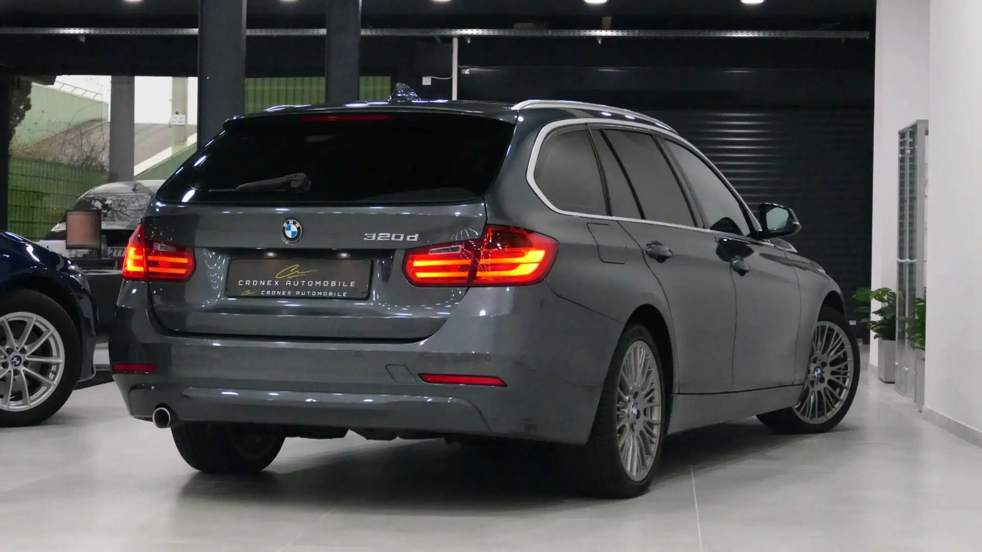 BMW 320 d Touring*Aut.*Navi*HiFi*Sportsitze*Xenon*18" Gris - 2