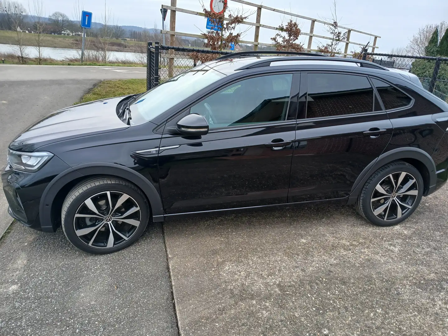 Volkswagen Taigo Taigo 1.0 TSI OPF DSG R-Line Zwart - 1