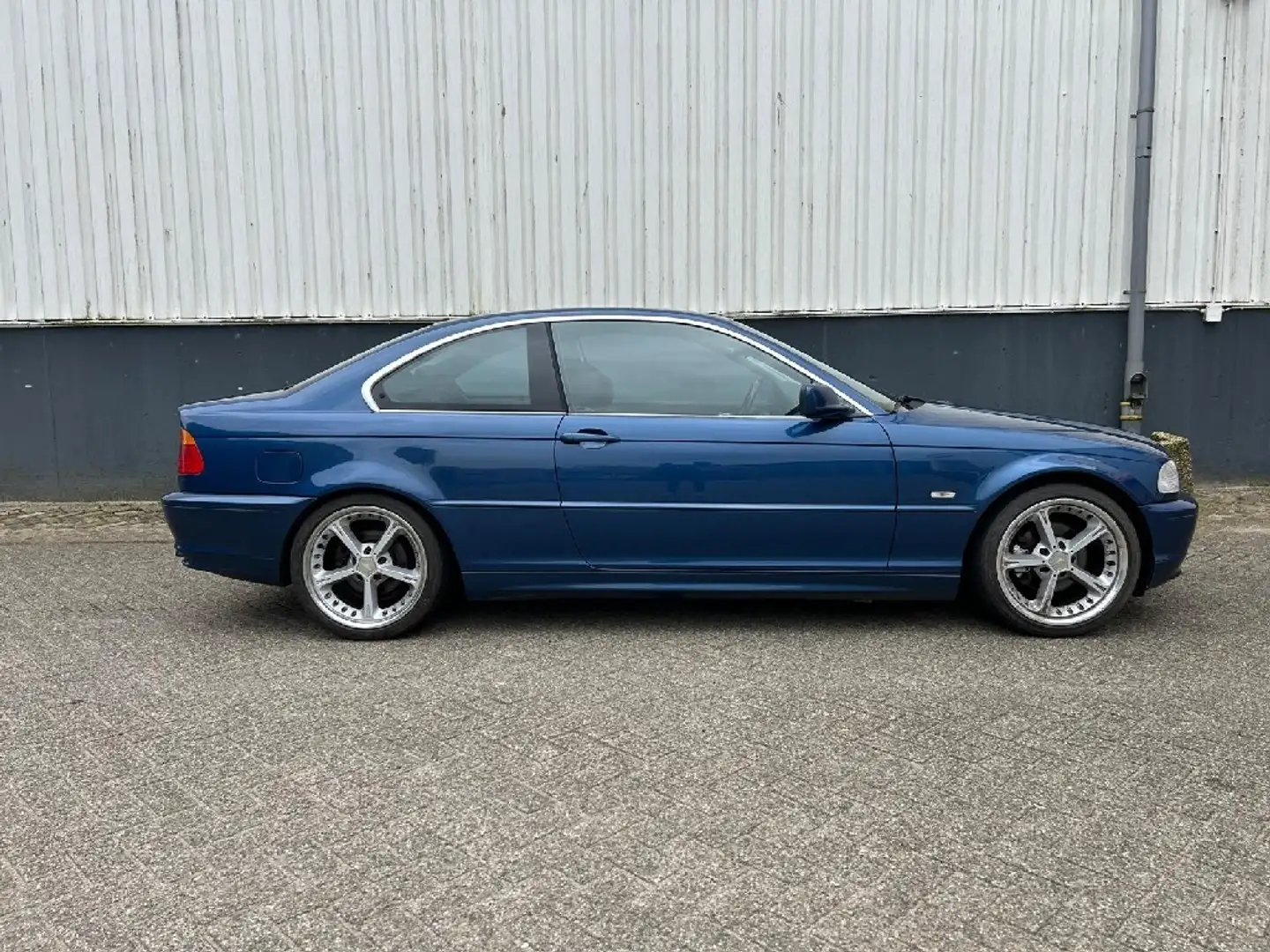 BMW 323 3-serie Coupé 323Ci Executive Blauw - 2