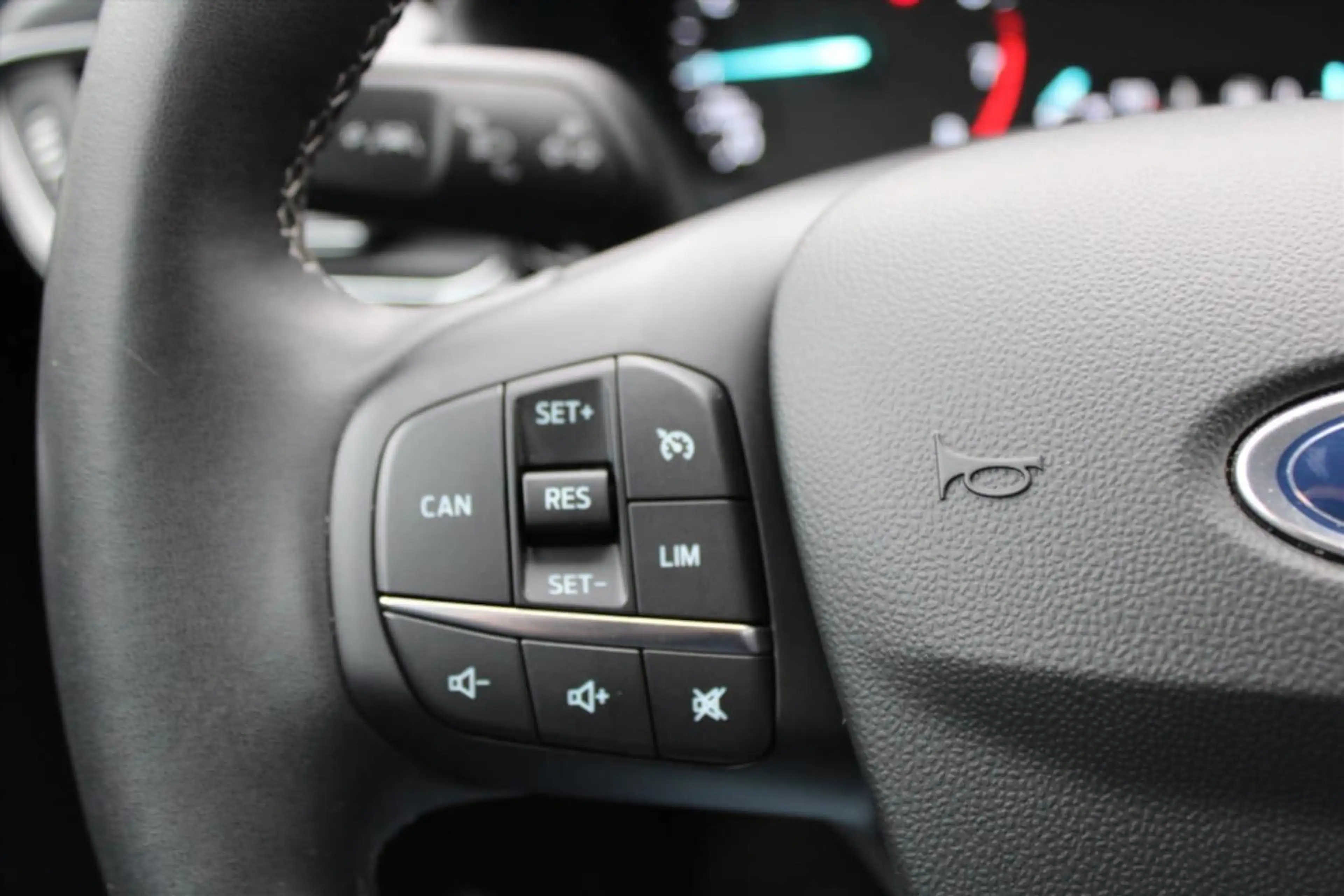 Ford Fiesta 1.0 EcoBoost Hybrid Titanium — photo 11