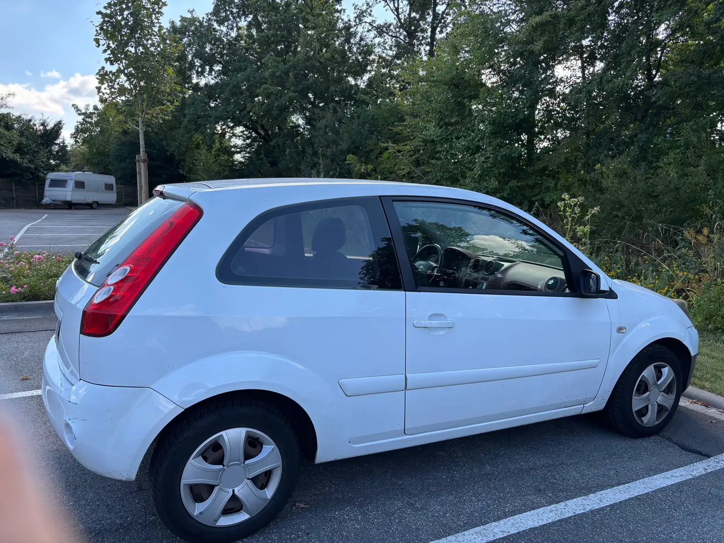 Ford Fiesta Fiesta Van Weiß - 2