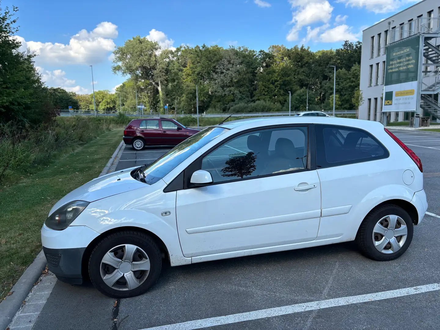 Ford Fiesta Fiesta Van Weiß - 1