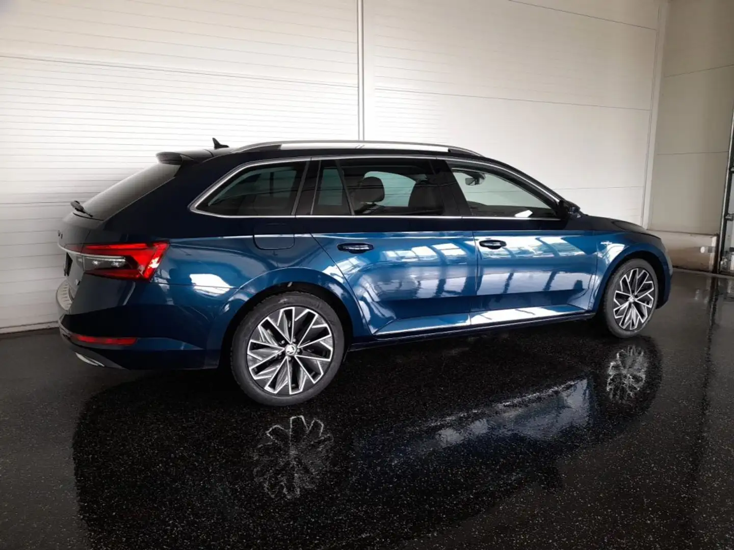 Skoda Superb Kombi "L & K" PHEV DSG *LEDER & MEMORY / STANDHZG / MATRIX-LED / DCC / 18 ZOLL / VIRTUELL / NAVI / AHV & 360° KAMERA* Blau - 2