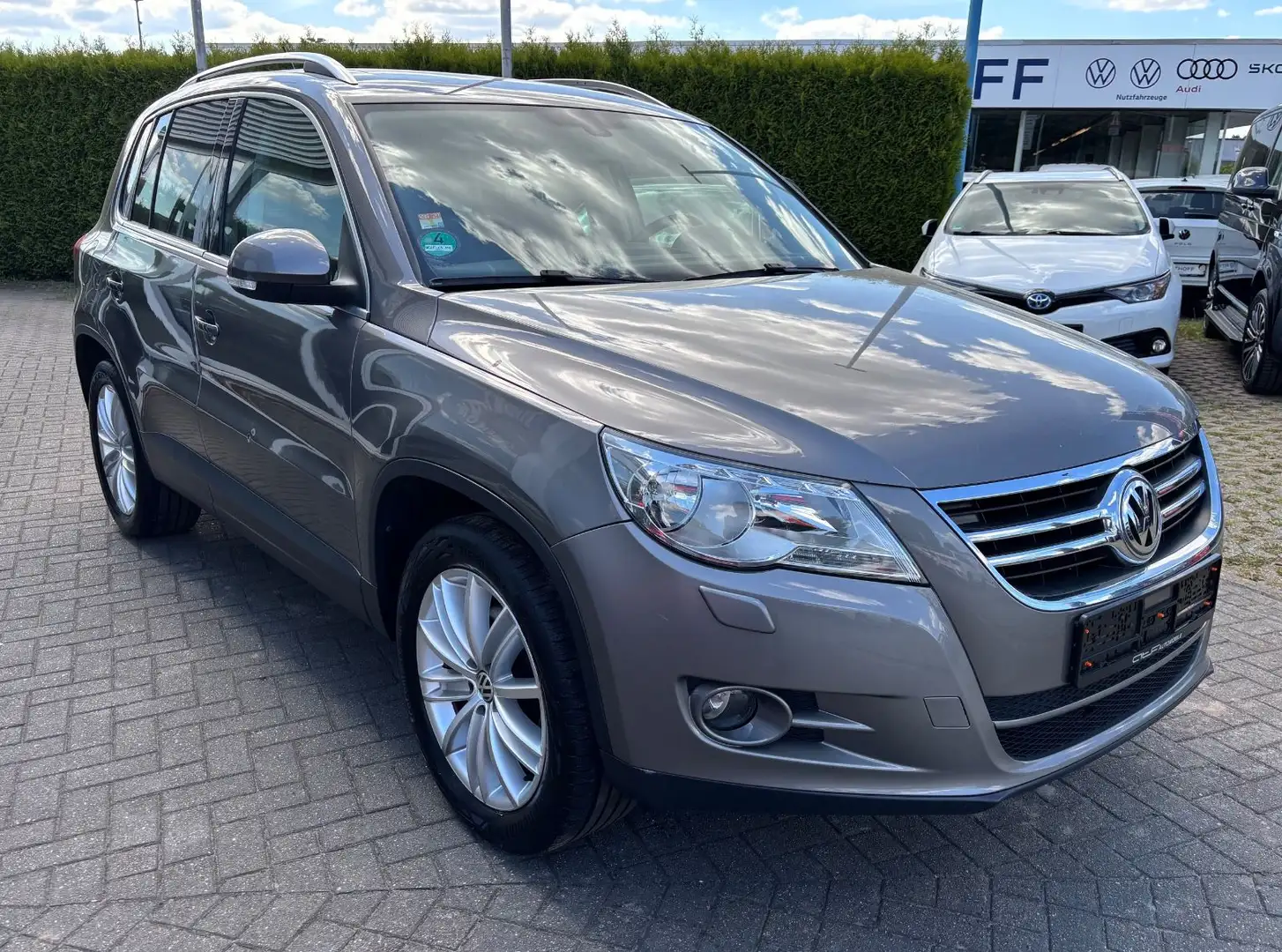 Volkswagen Tiguan Sport & Style 4Motion Gris - 2