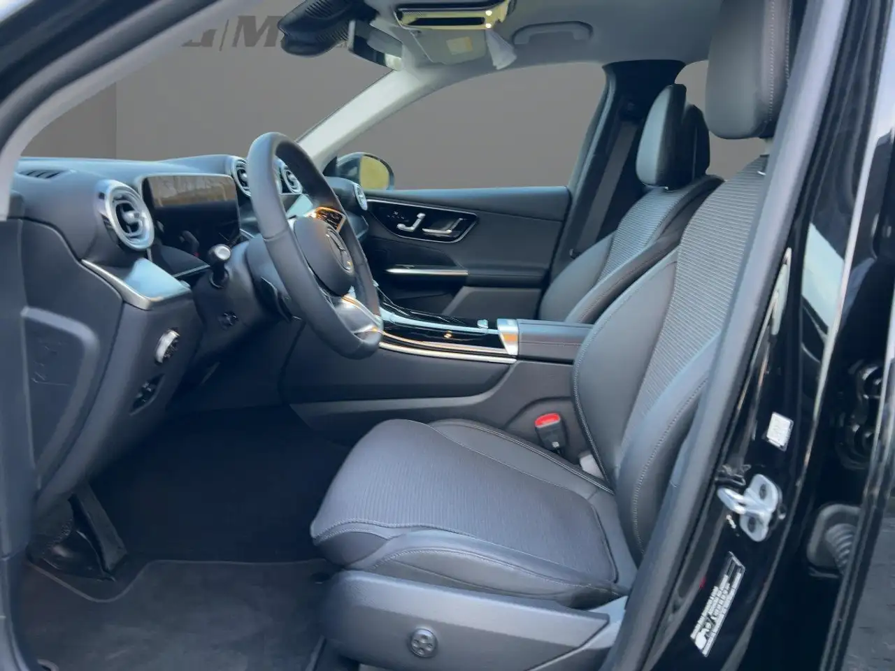 Mercedes-Benz GLC 220 d 4MATIC Avantgarde TWA Park-Assist SHZ 7