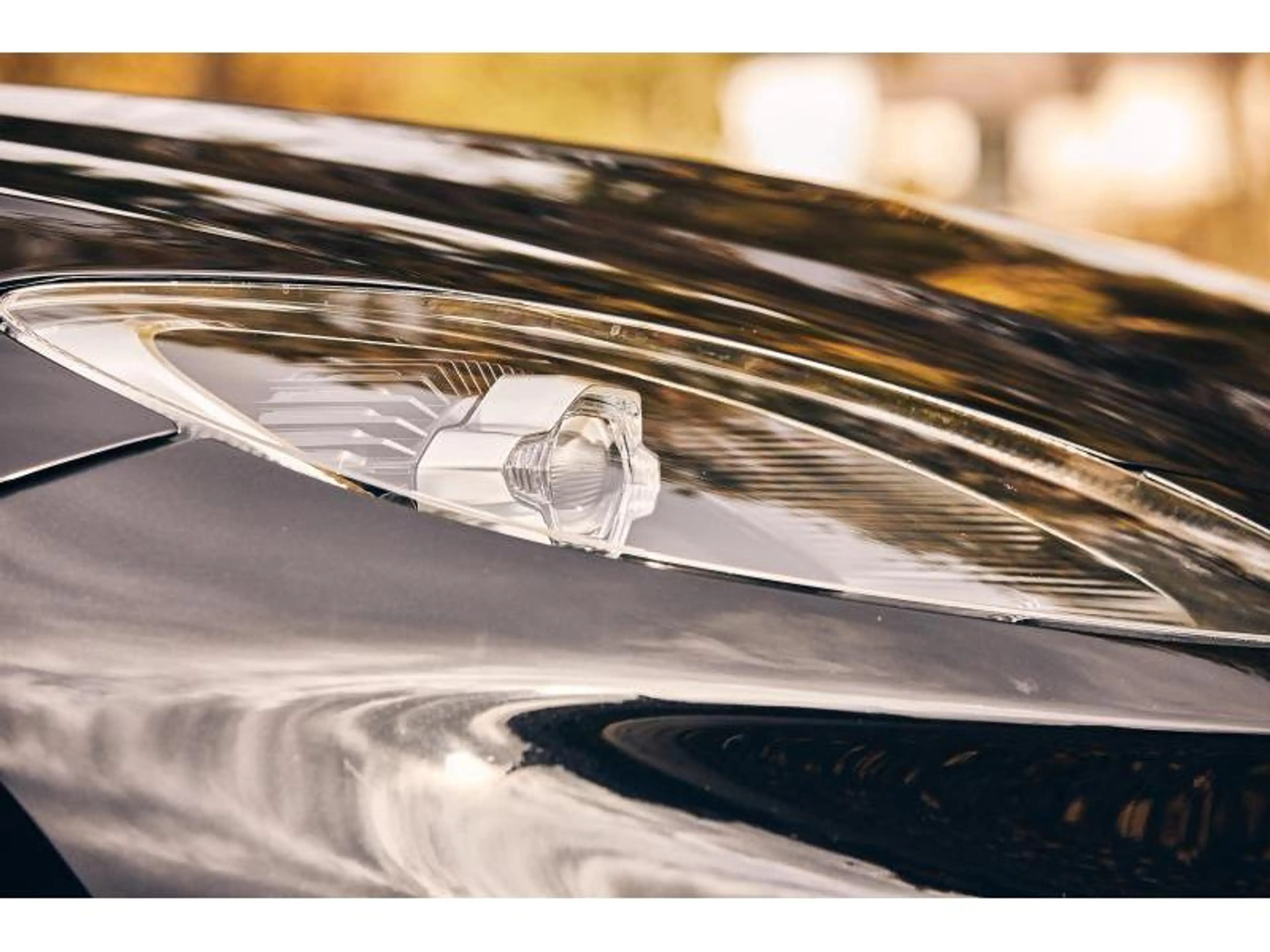 Aston Martin DBX — photo 13