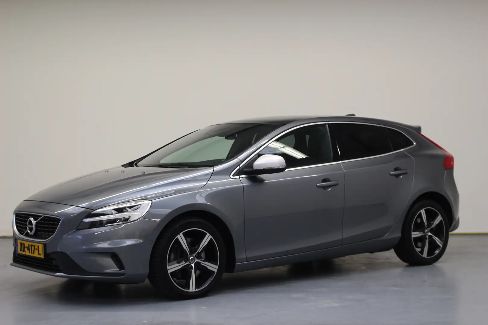 Volvo V40 T3 Polar+ Sport Automaat | Rijklaarprijs | Harman Grigio - 1