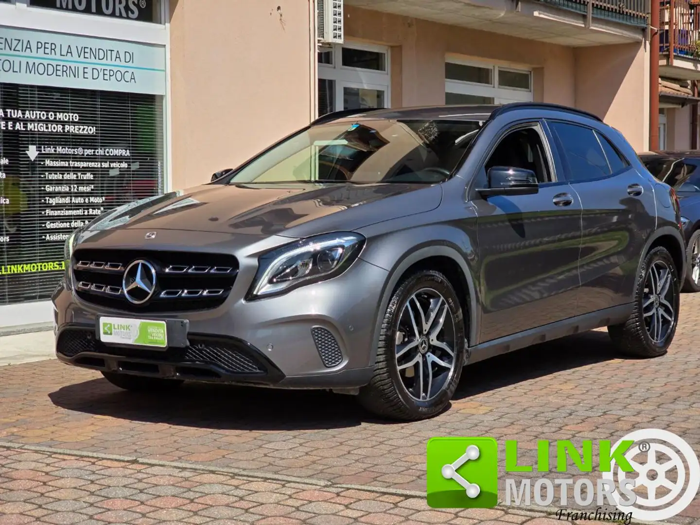 Mercedes-Benz GLA 200 156 CV Premium Sport Grigio - 1